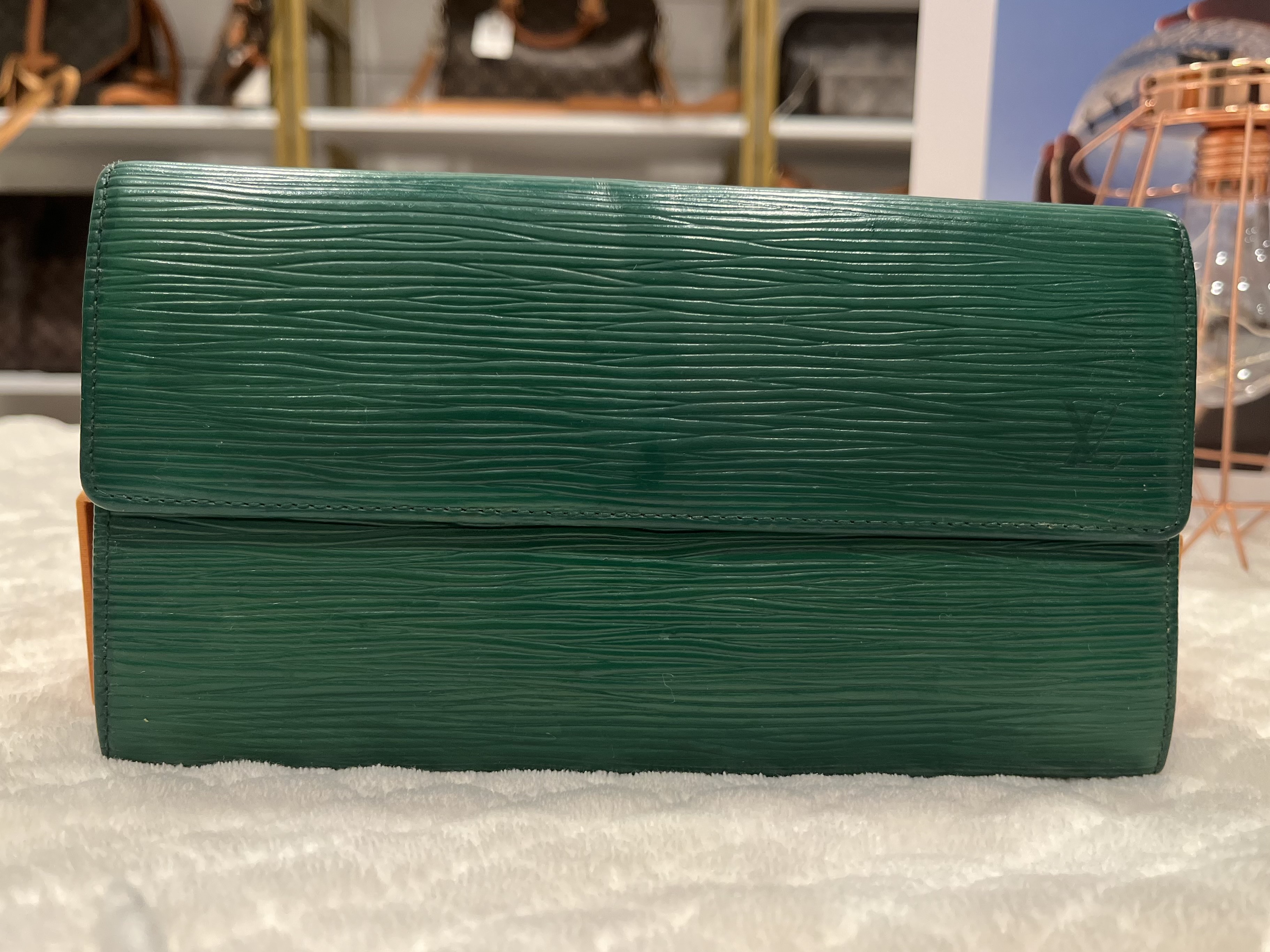 LOUIS VUITTON NOE EPI BORNEO GREEN (9004 A2) WITH LOUIS VUITTON BORNEO GREEN EPI SARAH WALLET (CA 0947)