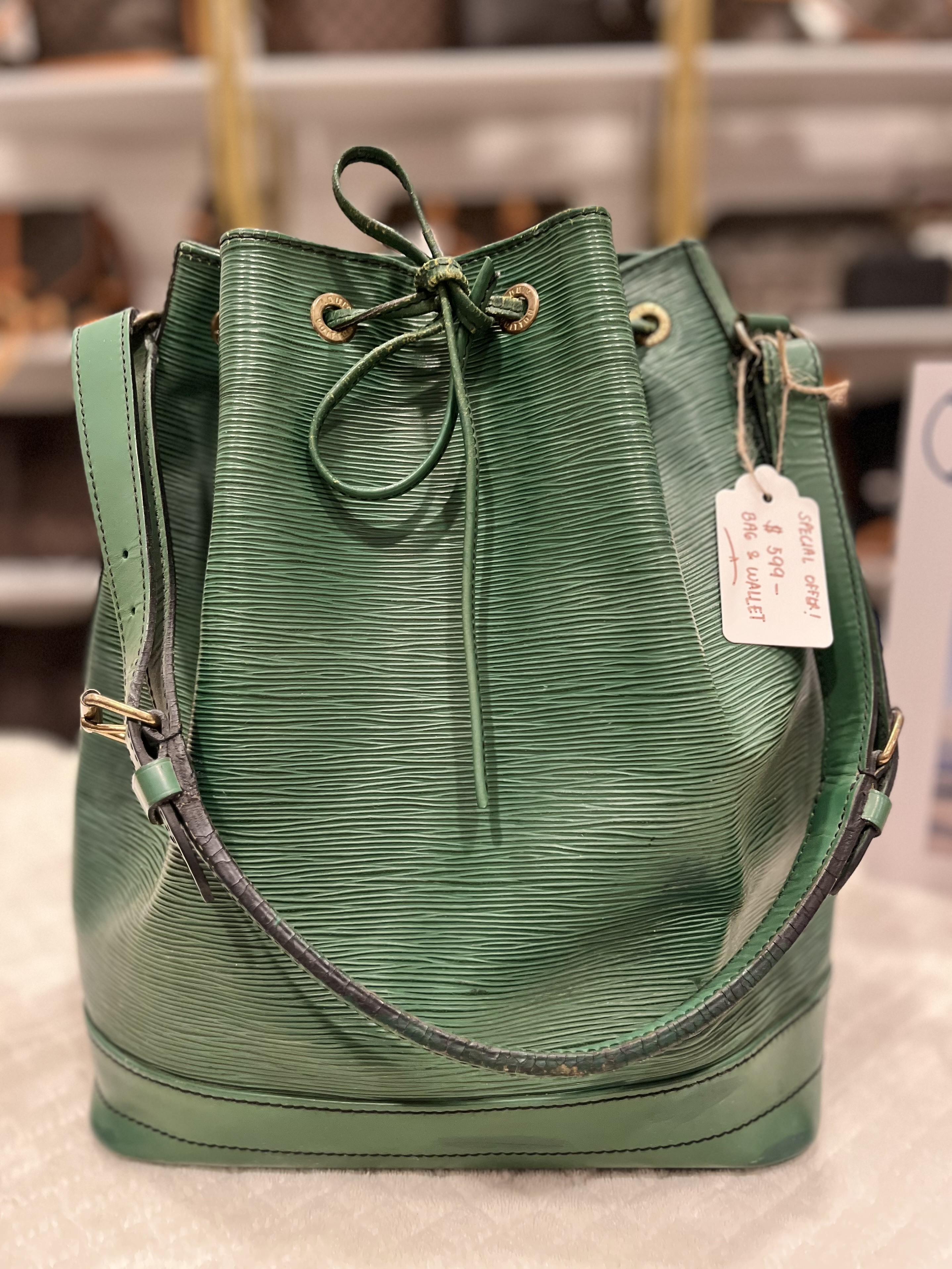 LOUIS VUITTON NOE EPI BORNEO GREEN (9004 A2) WITH LOUIS VUITTON BORNEO GREEN EPI SARAH WALLET (CA 0947)