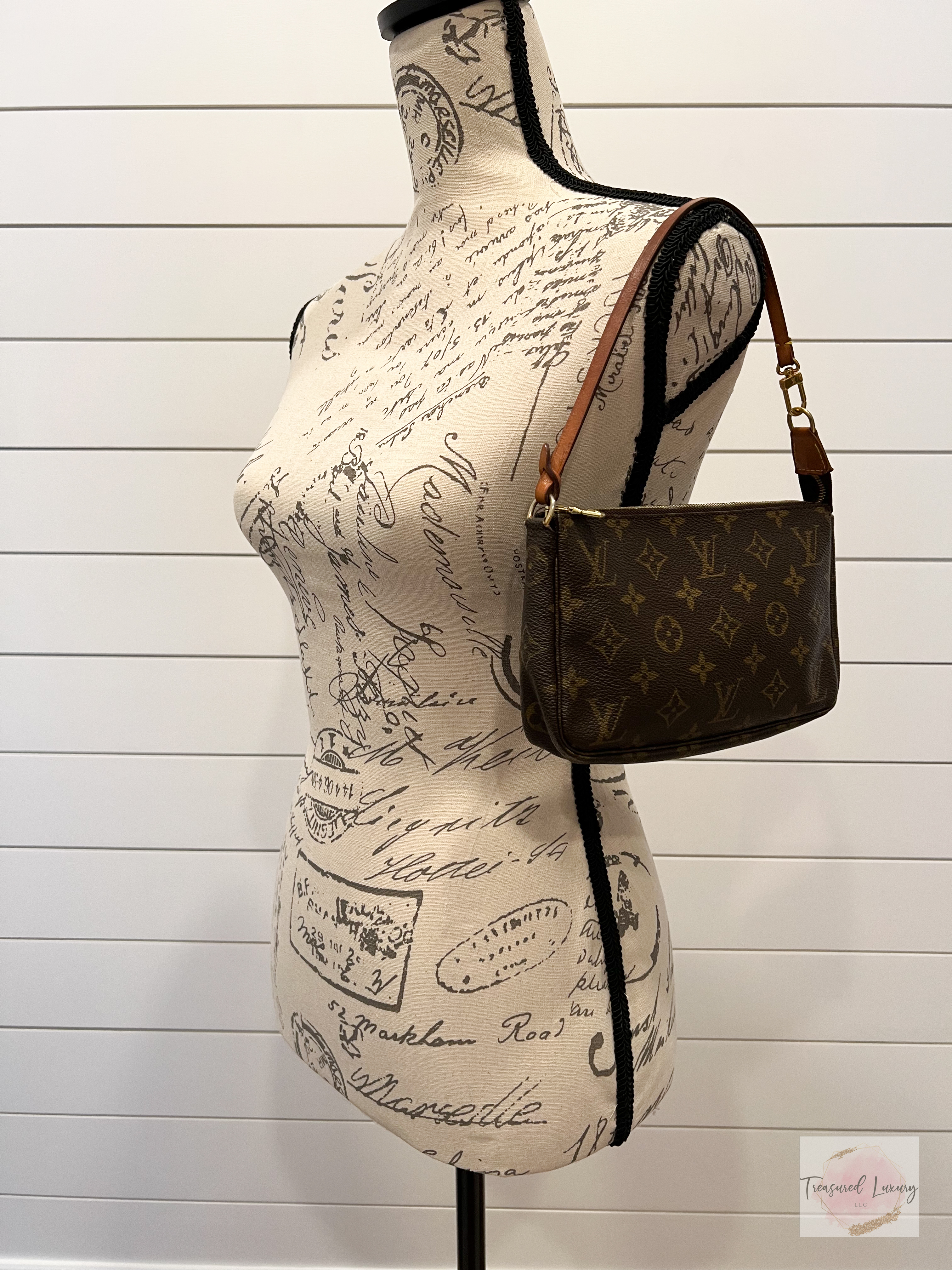 LOUIS VUITTON POCHETTE ACCESSOIRES