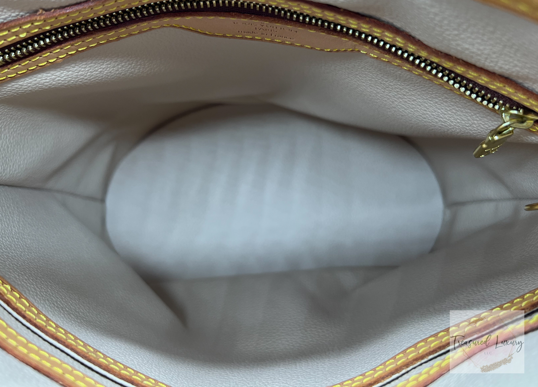 LOUIS VUITTON PETIT BUCKET WITH POUCH