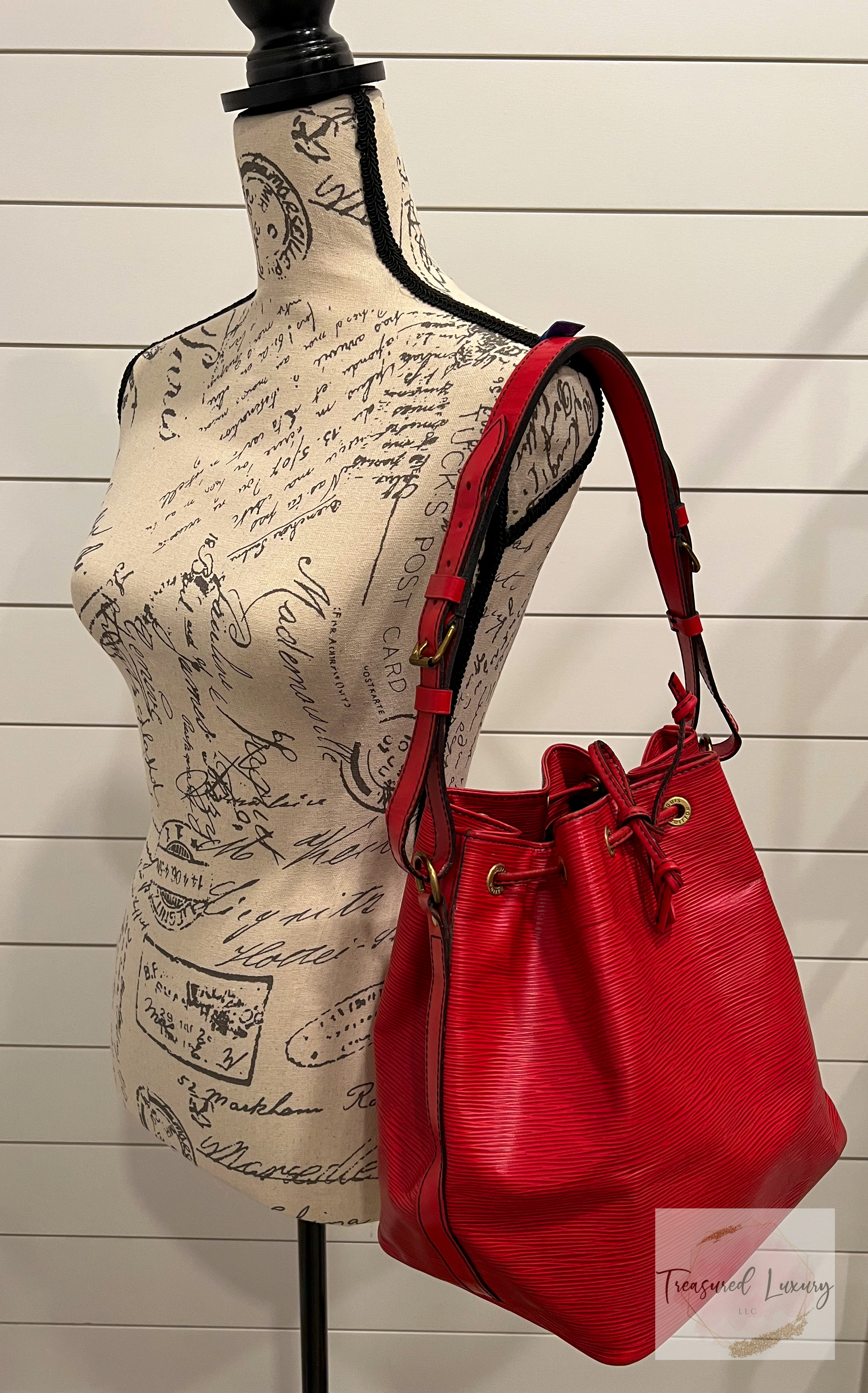 LOUIS VUITTON EPI NOE CASTILLAN