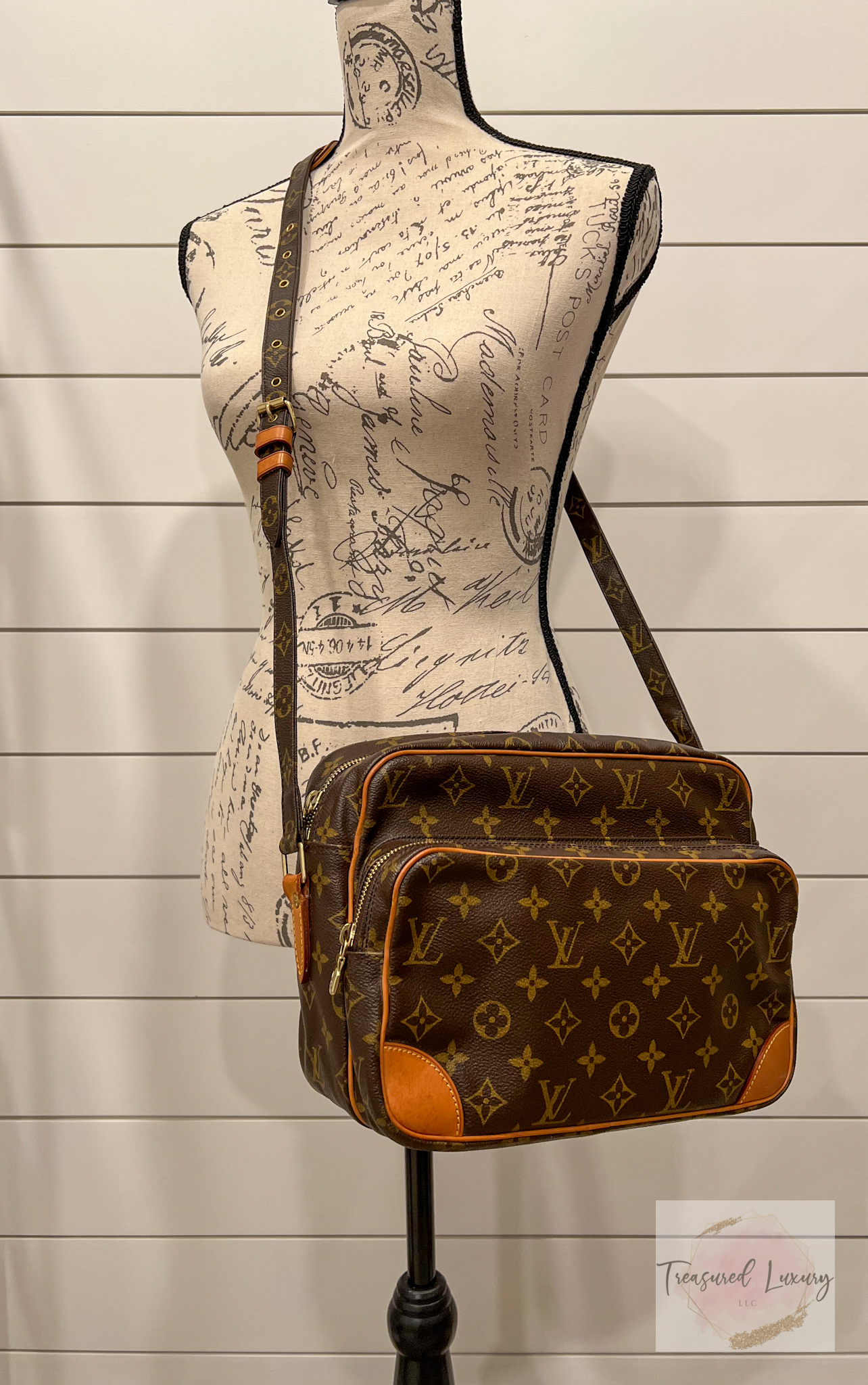 LOUIS VUITTON MONOGRAM NILE 28