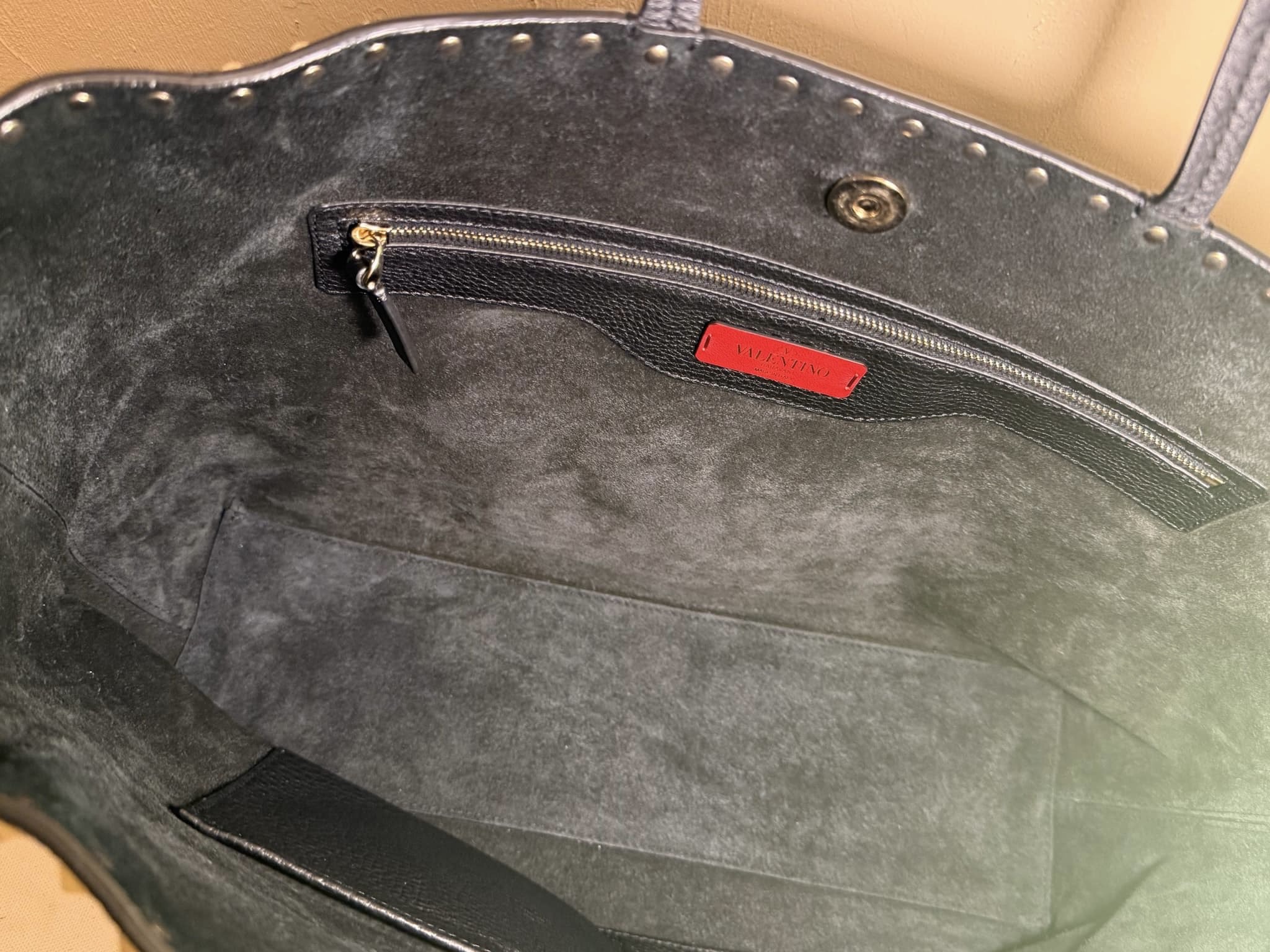 VALENTINO GARAVANI ROCKSTUD LEATHER TOTE