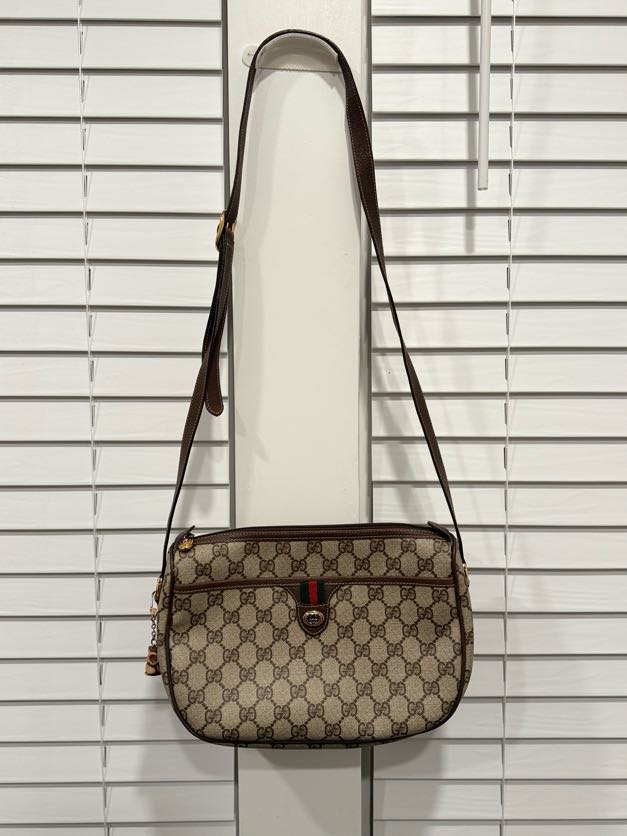 GUCCI GG SUPREME SHOULDER BAG