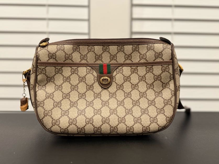 GUCCI GG SUPREME SHOULDER BAG