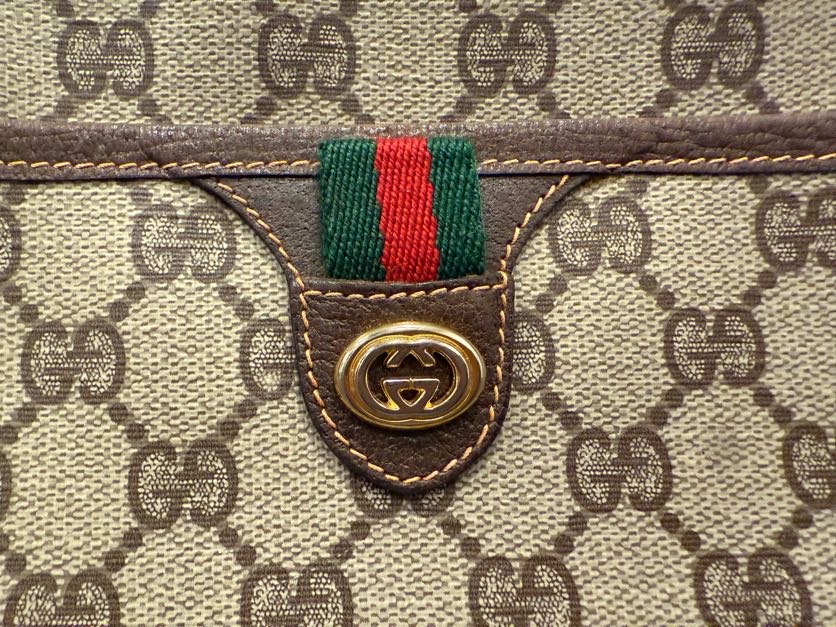 GUCCI GG SUPREME SHOULDER BAG