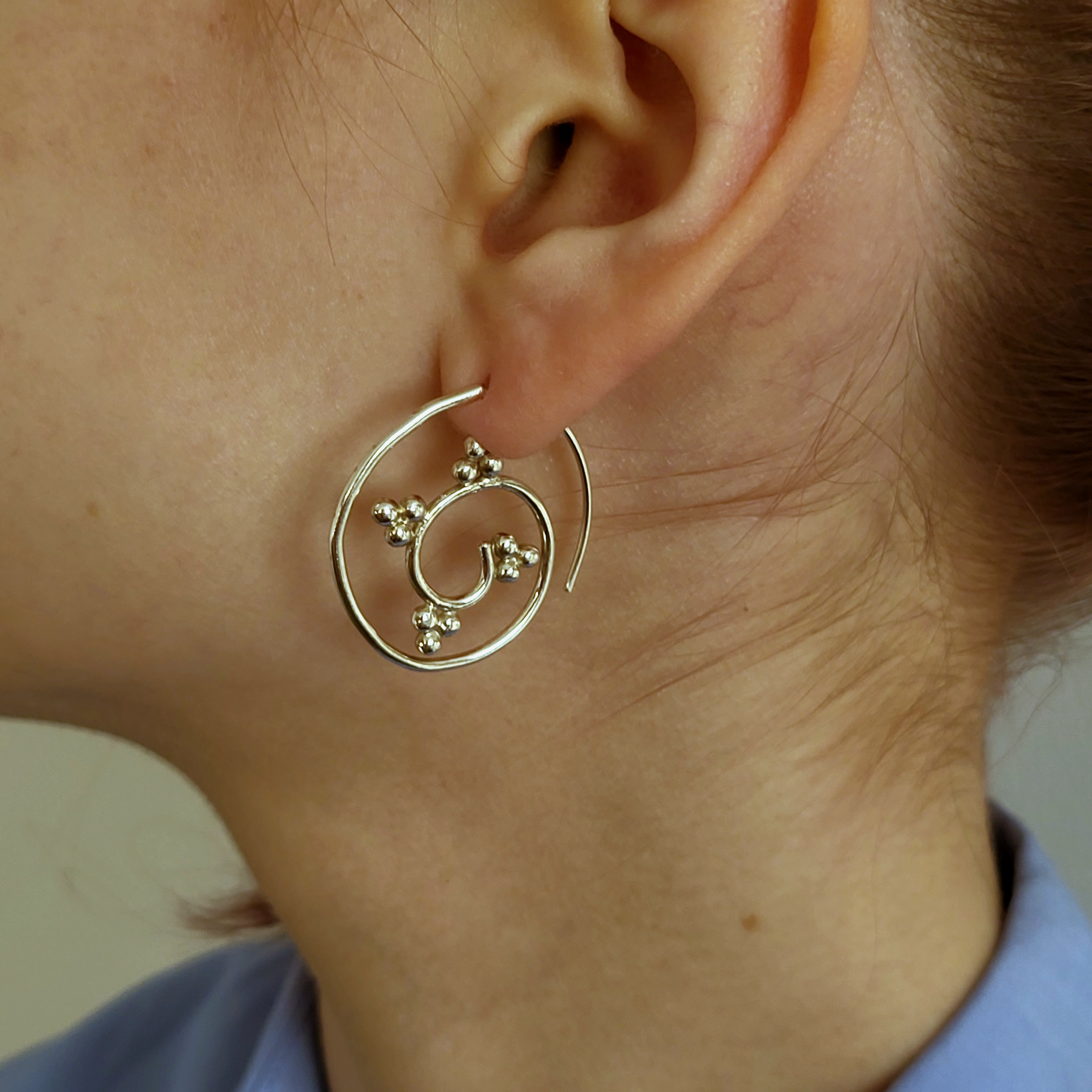 Spiralė su taškeliais