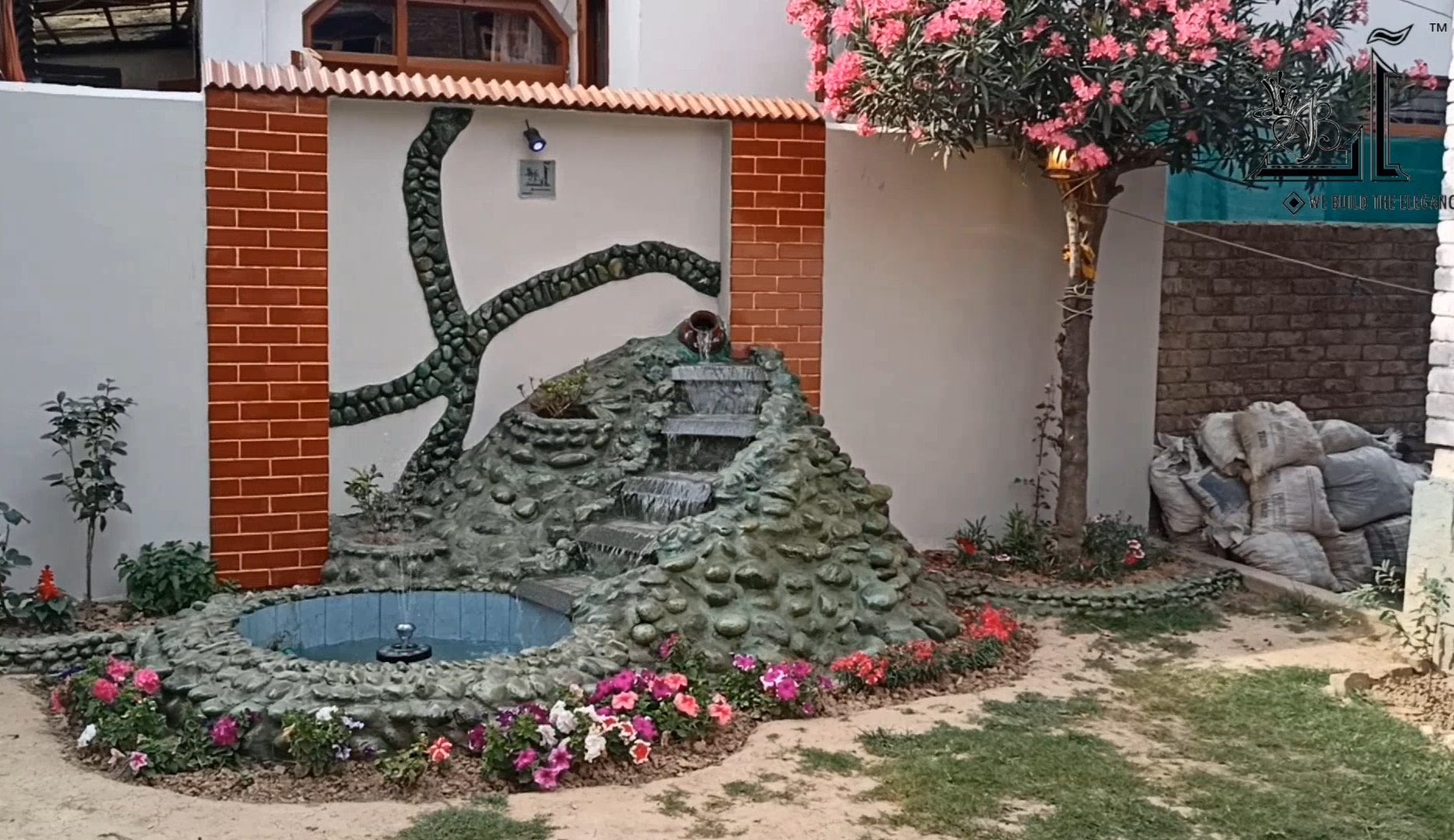 Boulder Pot Waterfeature