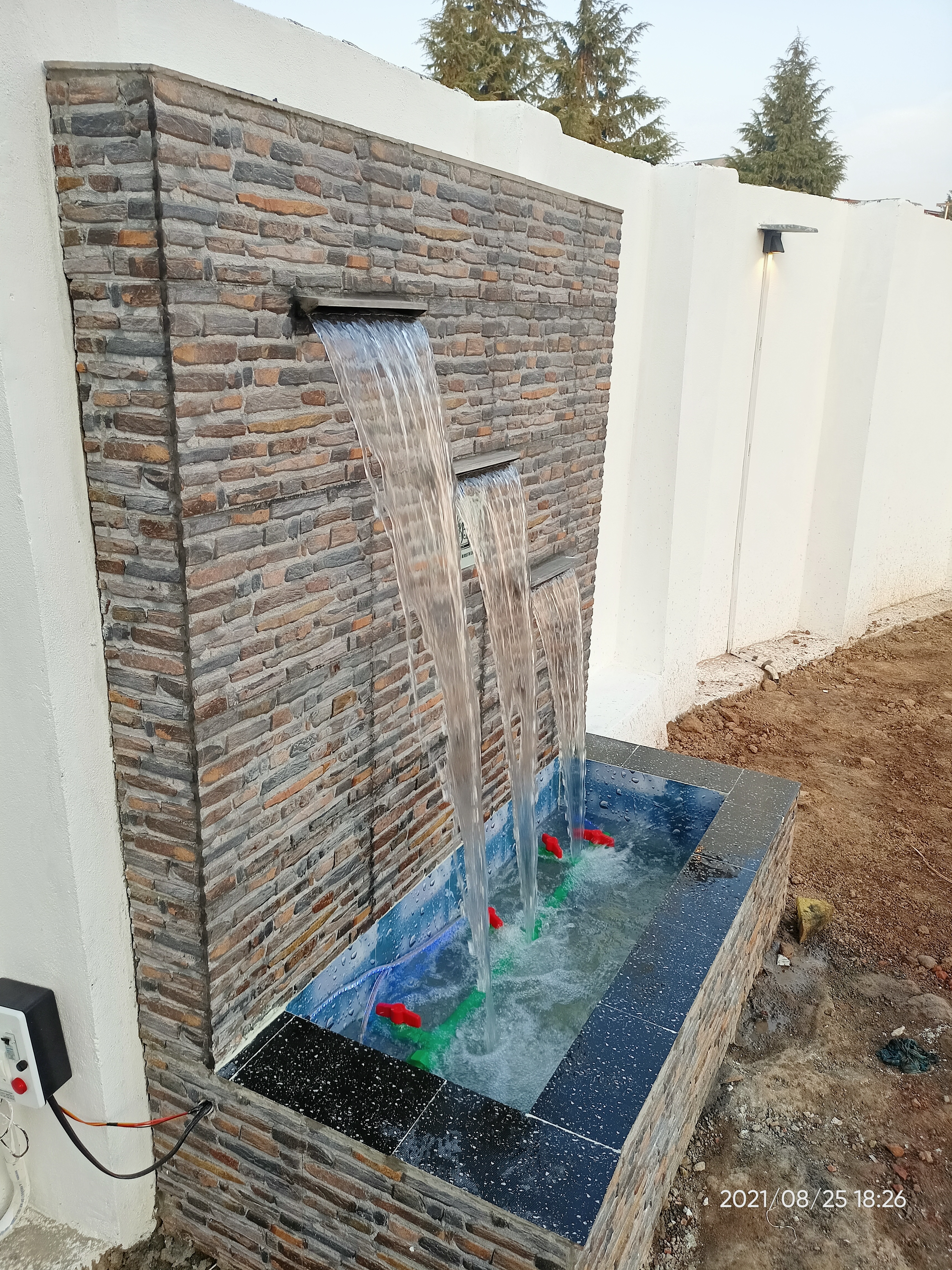 1 feet Spillway Waterfeature