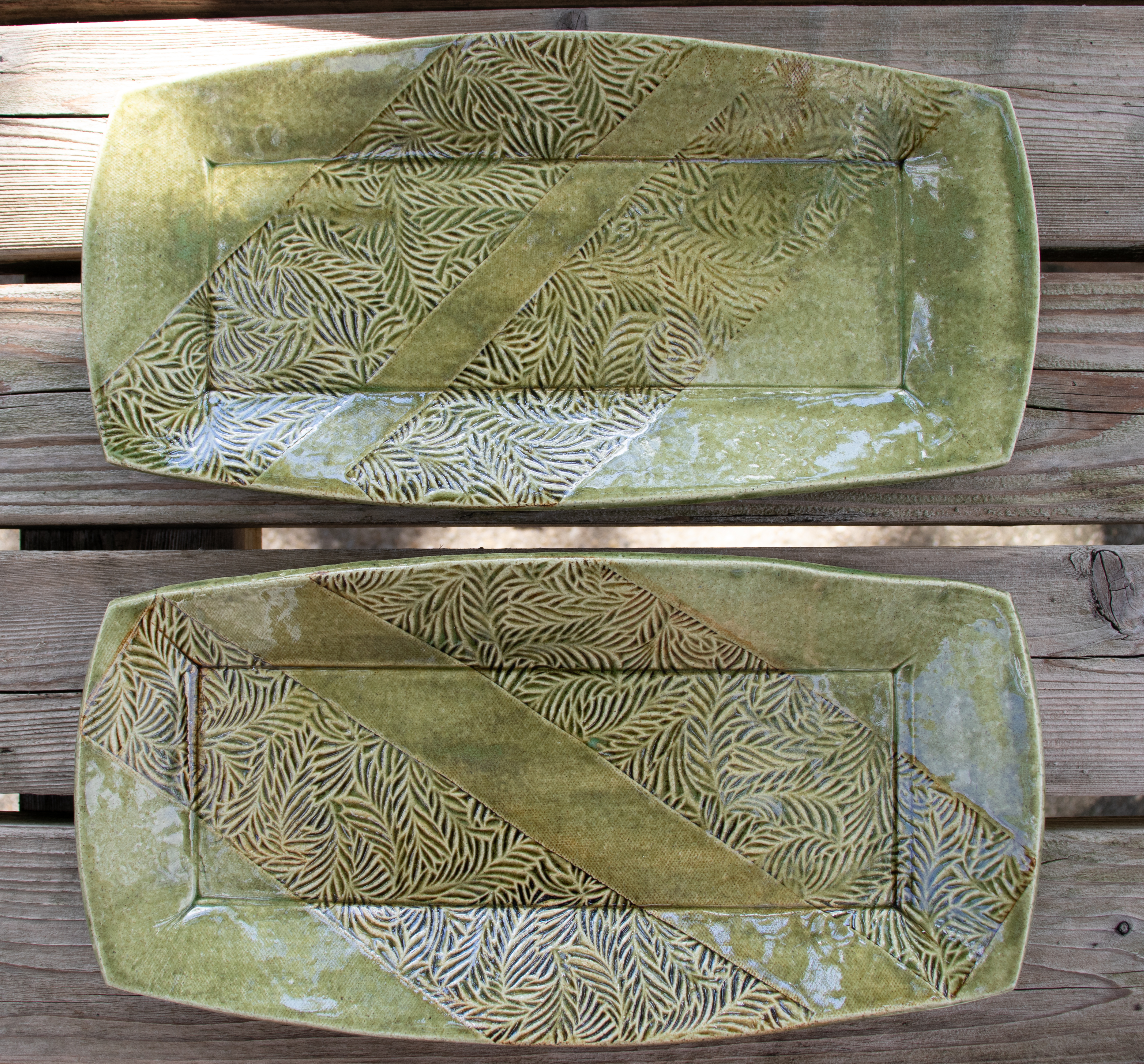 Pair of Trays with Leaf Ribbon Texture Design