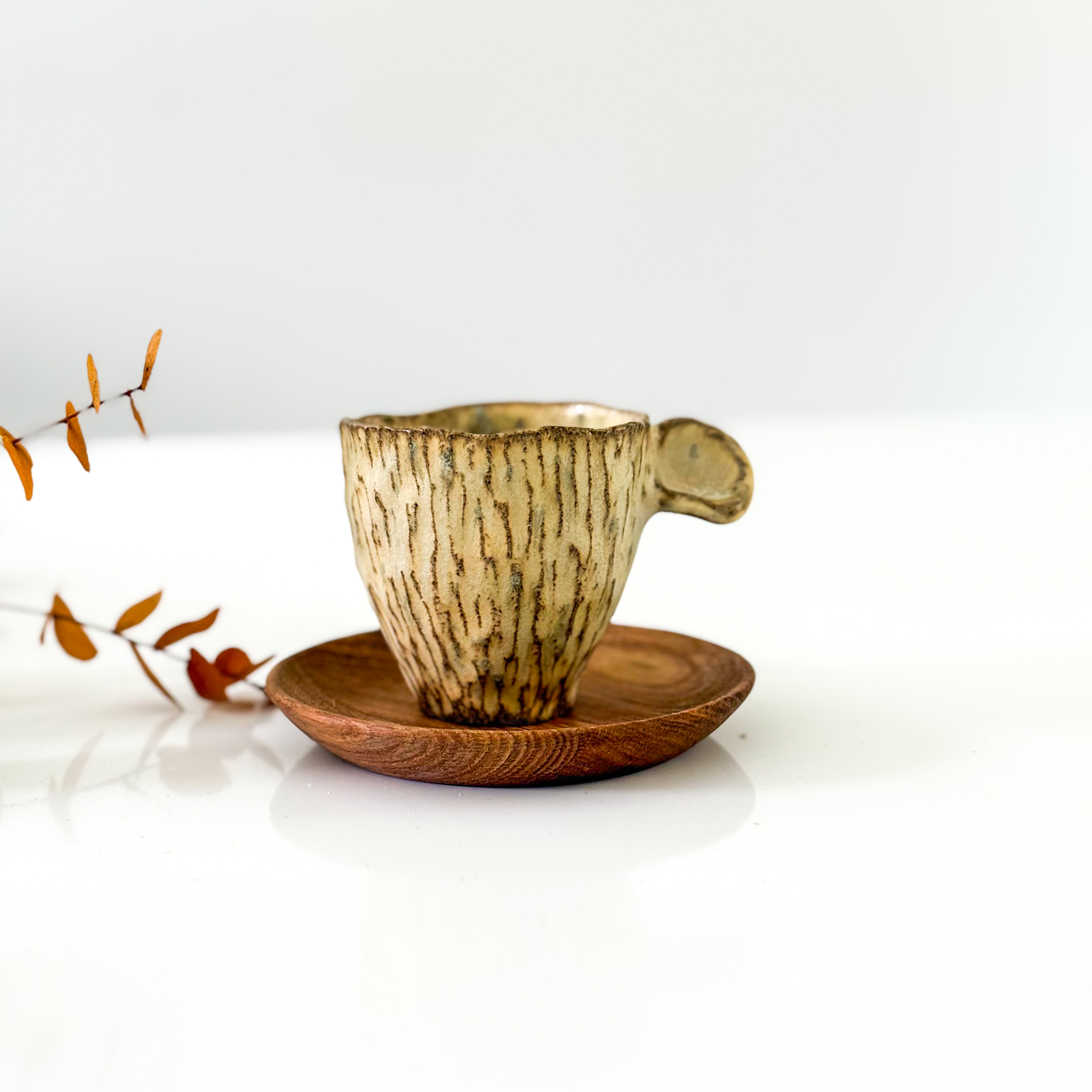 Keraminis puodelis "ESPRESSOU" su medine lėkštute