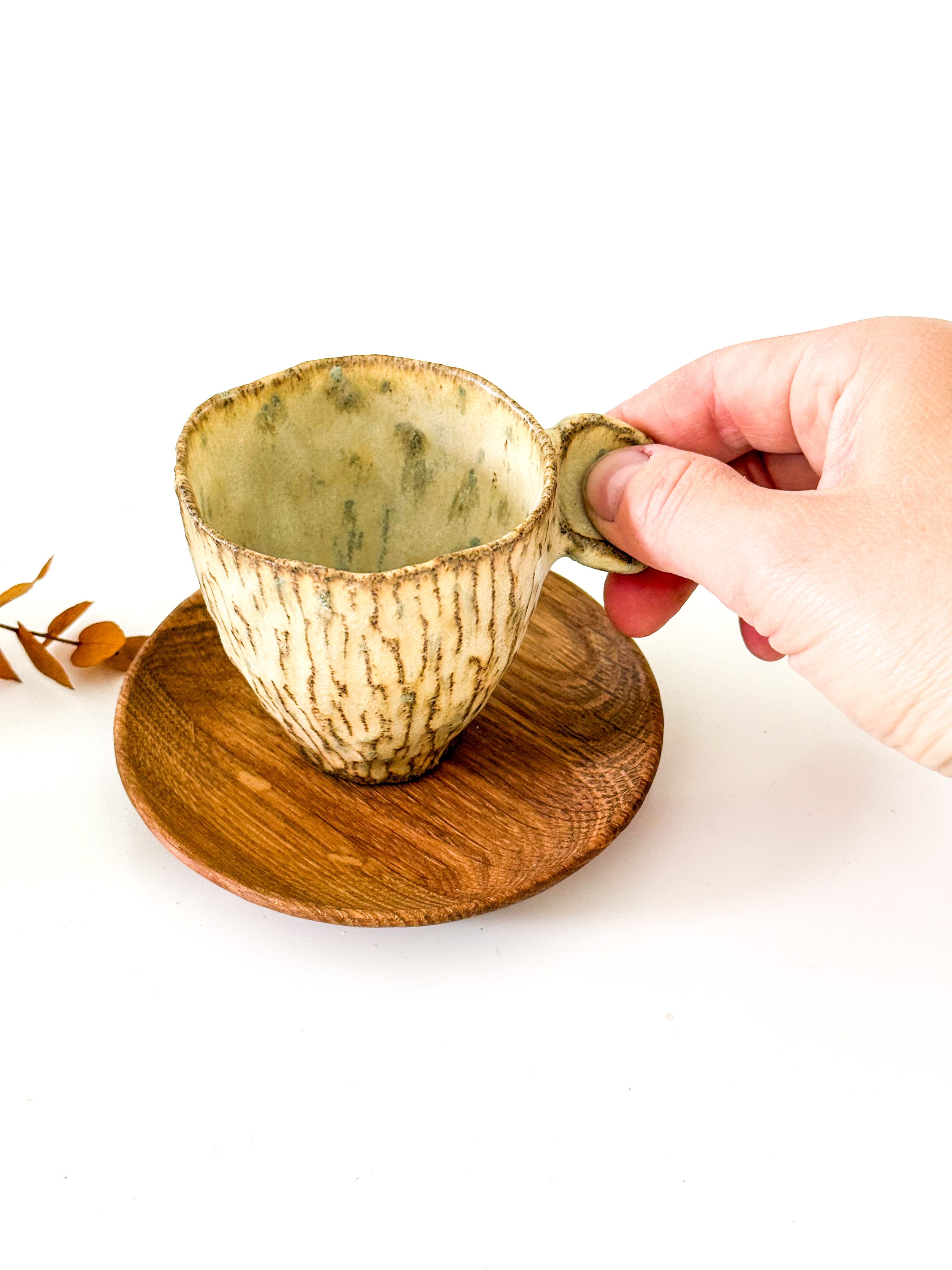 Keraminis puodelis "ESPRESSOU" su medine lėkštute