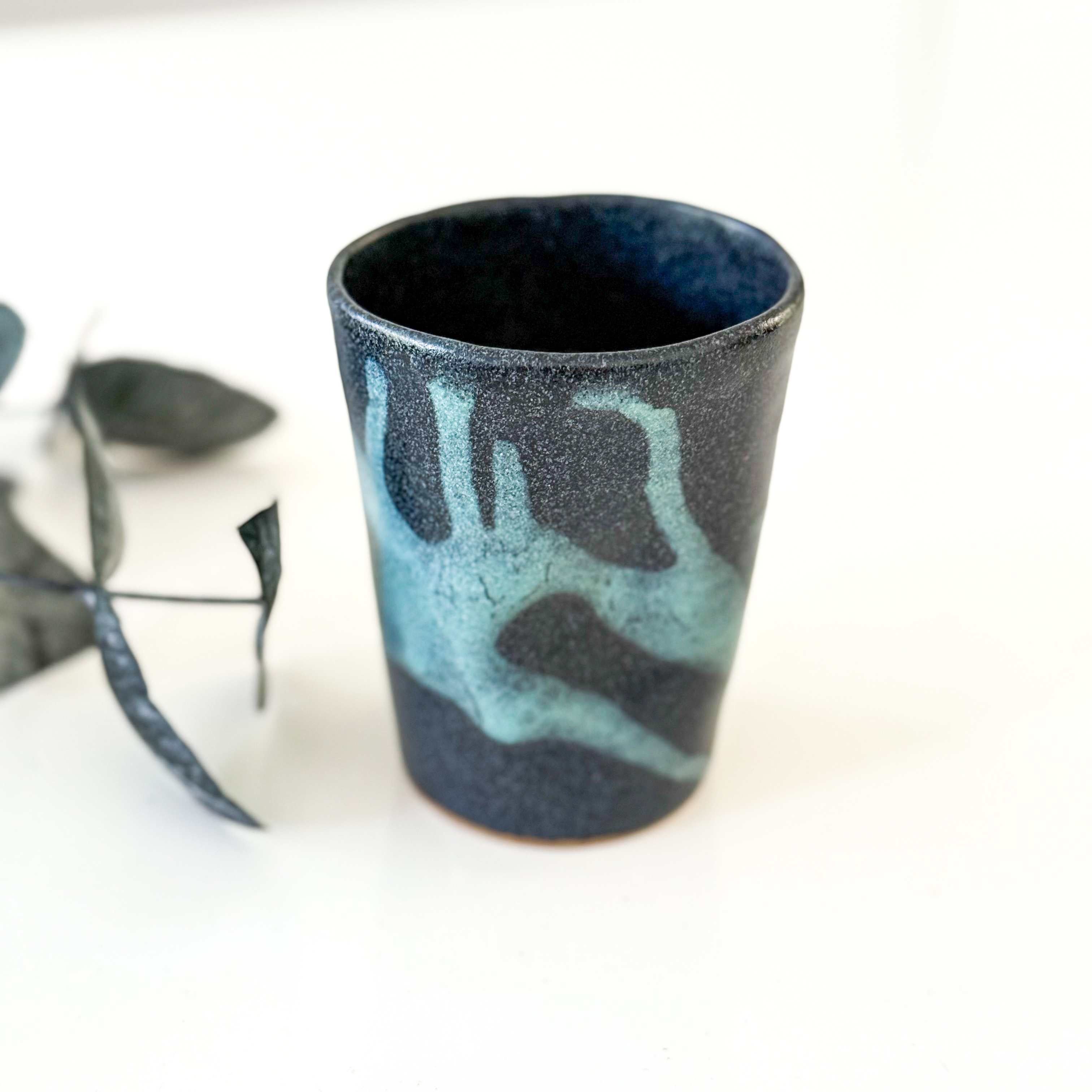 Keraminis puodelis "BLACK AND BLUE"