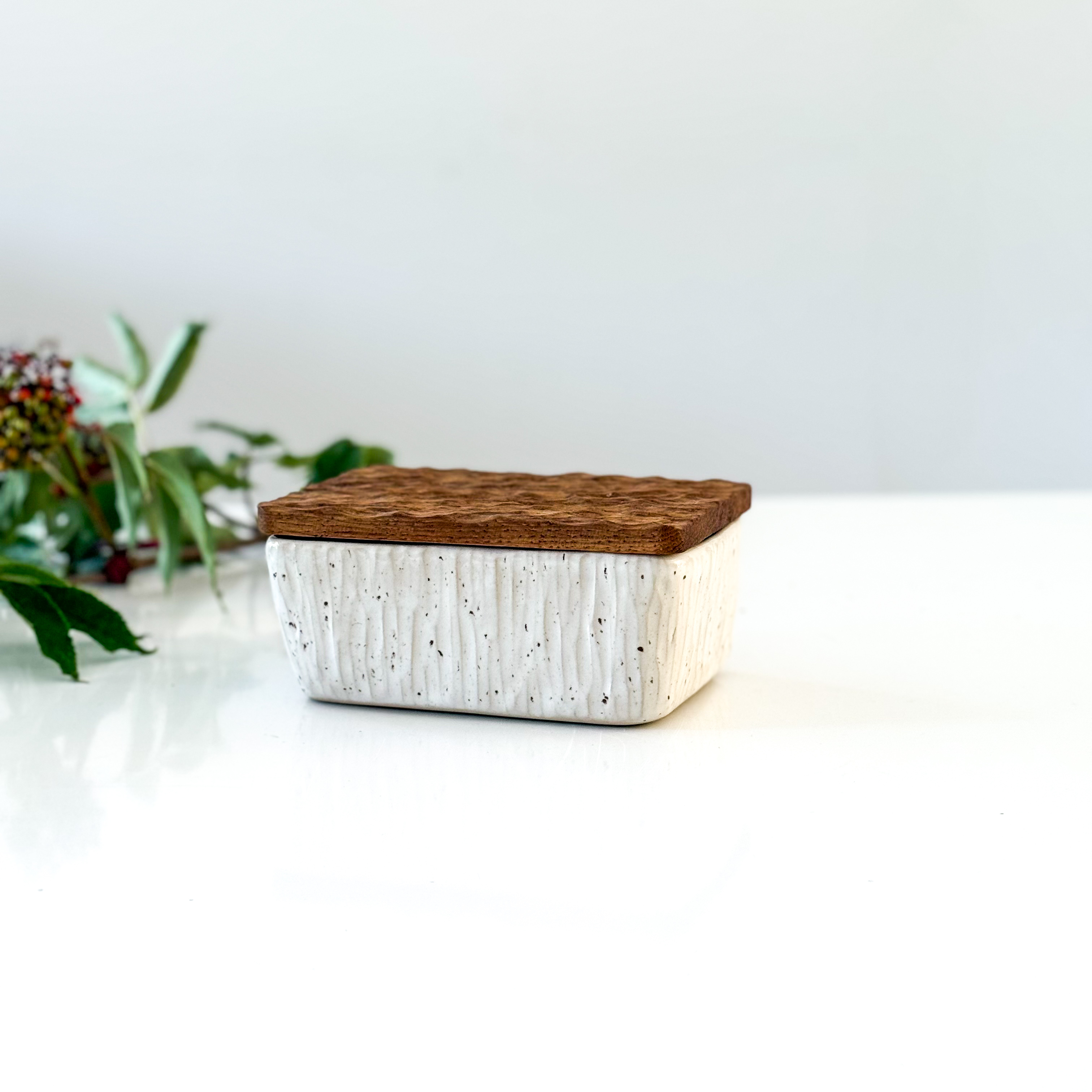 Keraminė/medinė sviestinė "BUTTERY WHITE"