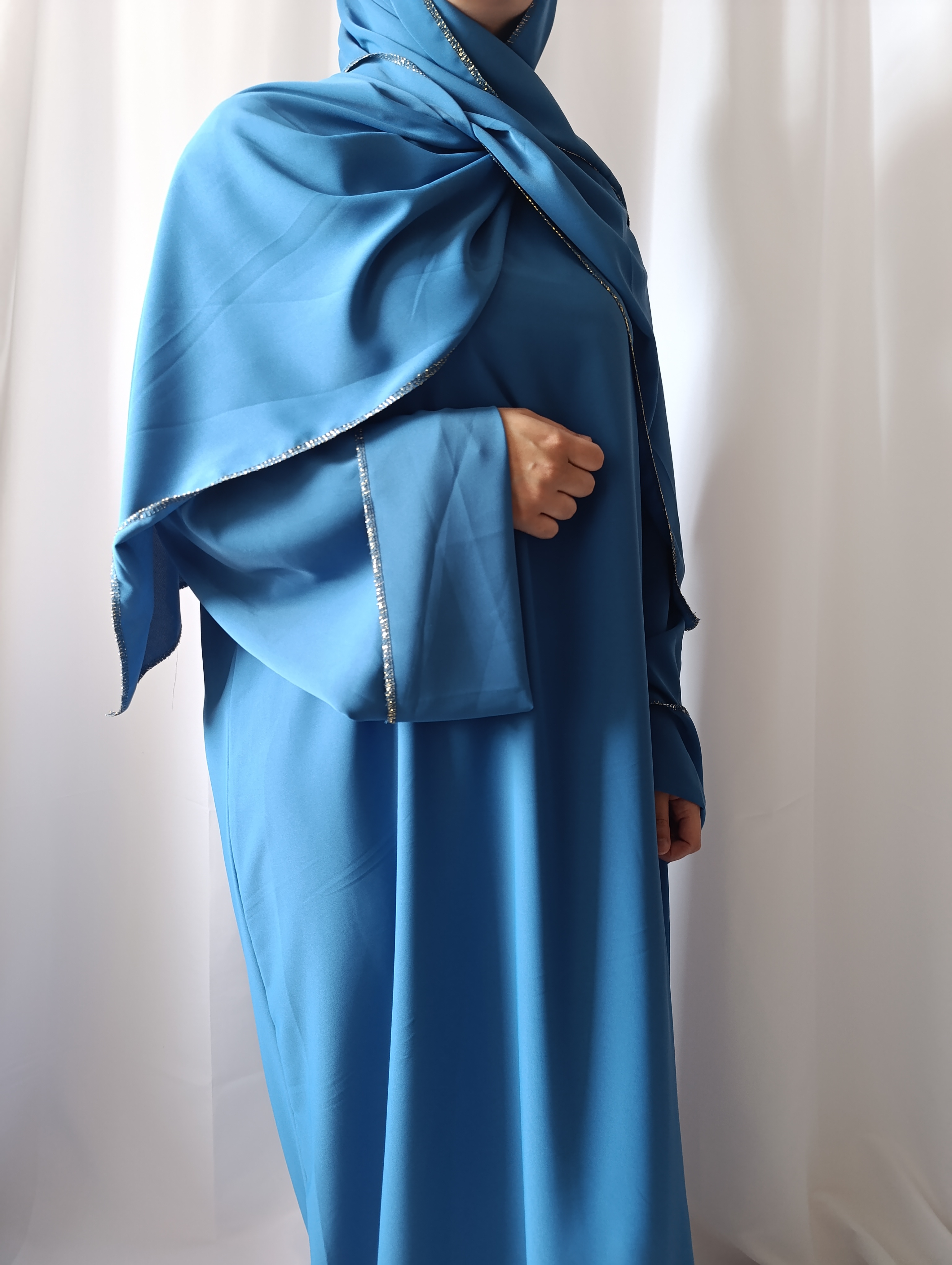 Abaya hijab intégré couture brillante 