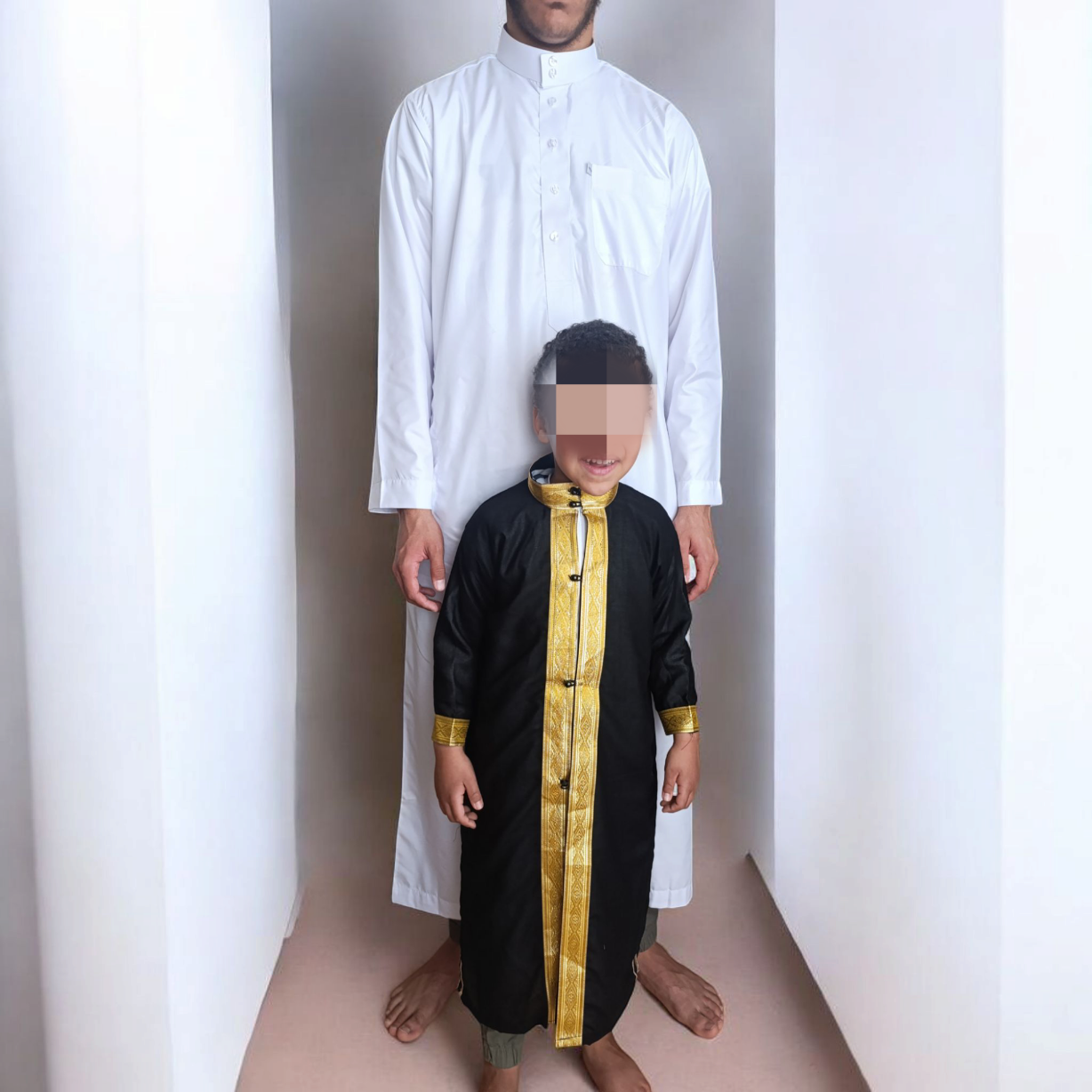 " Bisht noir/dorée + Qamis blanc " 