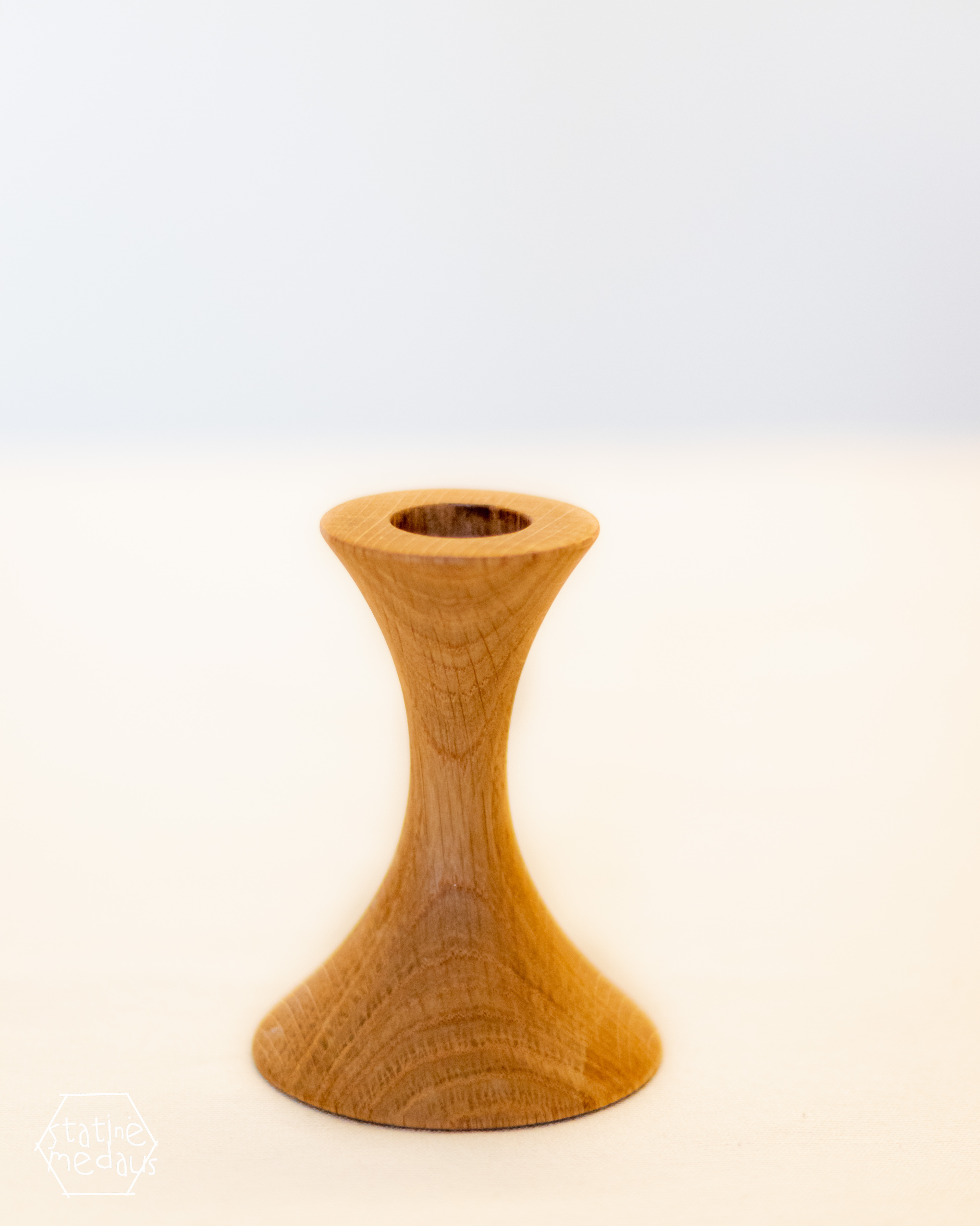 Ąžuolinė žema žvakidė klasikinėm žvakėm 1vnt.