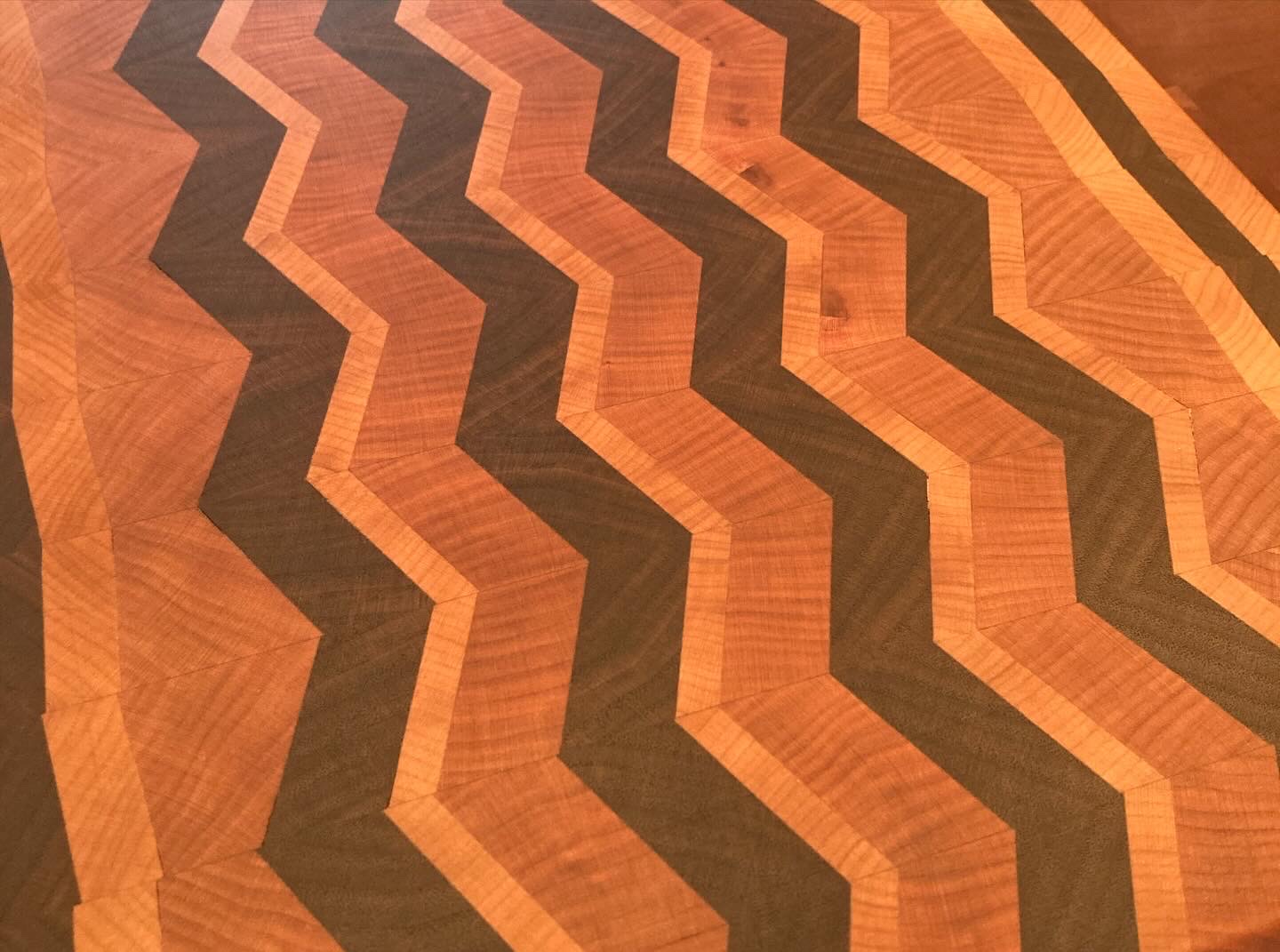 End Gran 3D Cutting Board  approx 13 7/8" X 21 1/8" X 2 1/4"