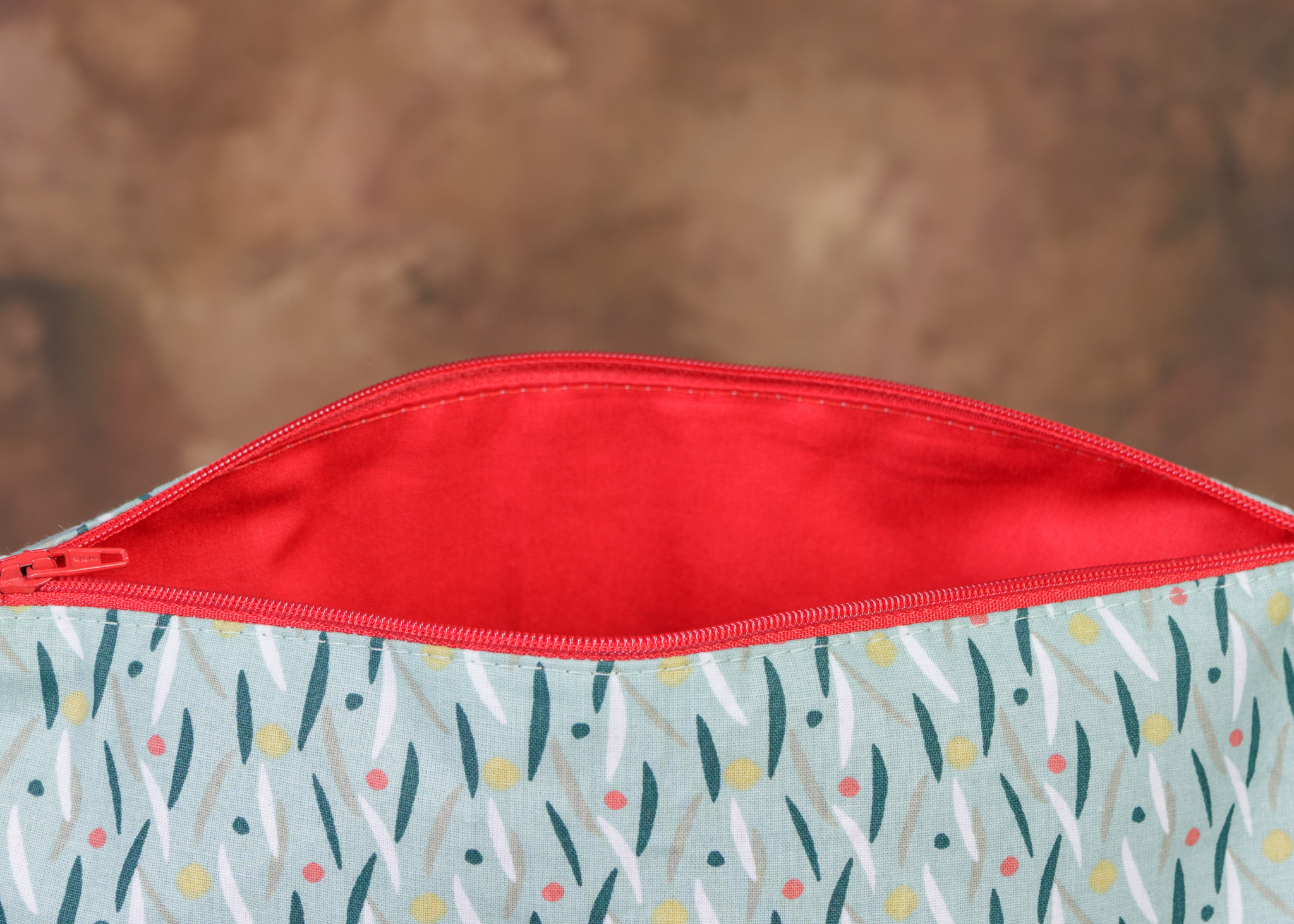 Trousse grand format herbe et points