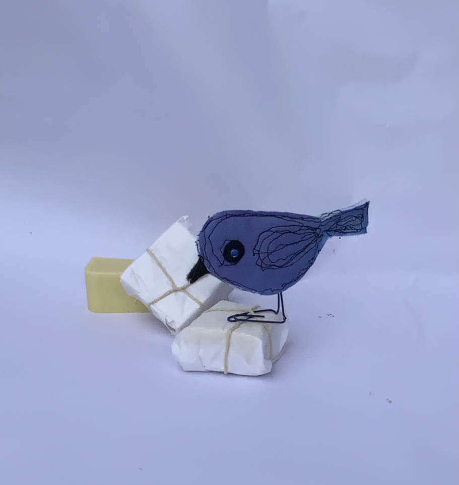 Small freestanding birdie