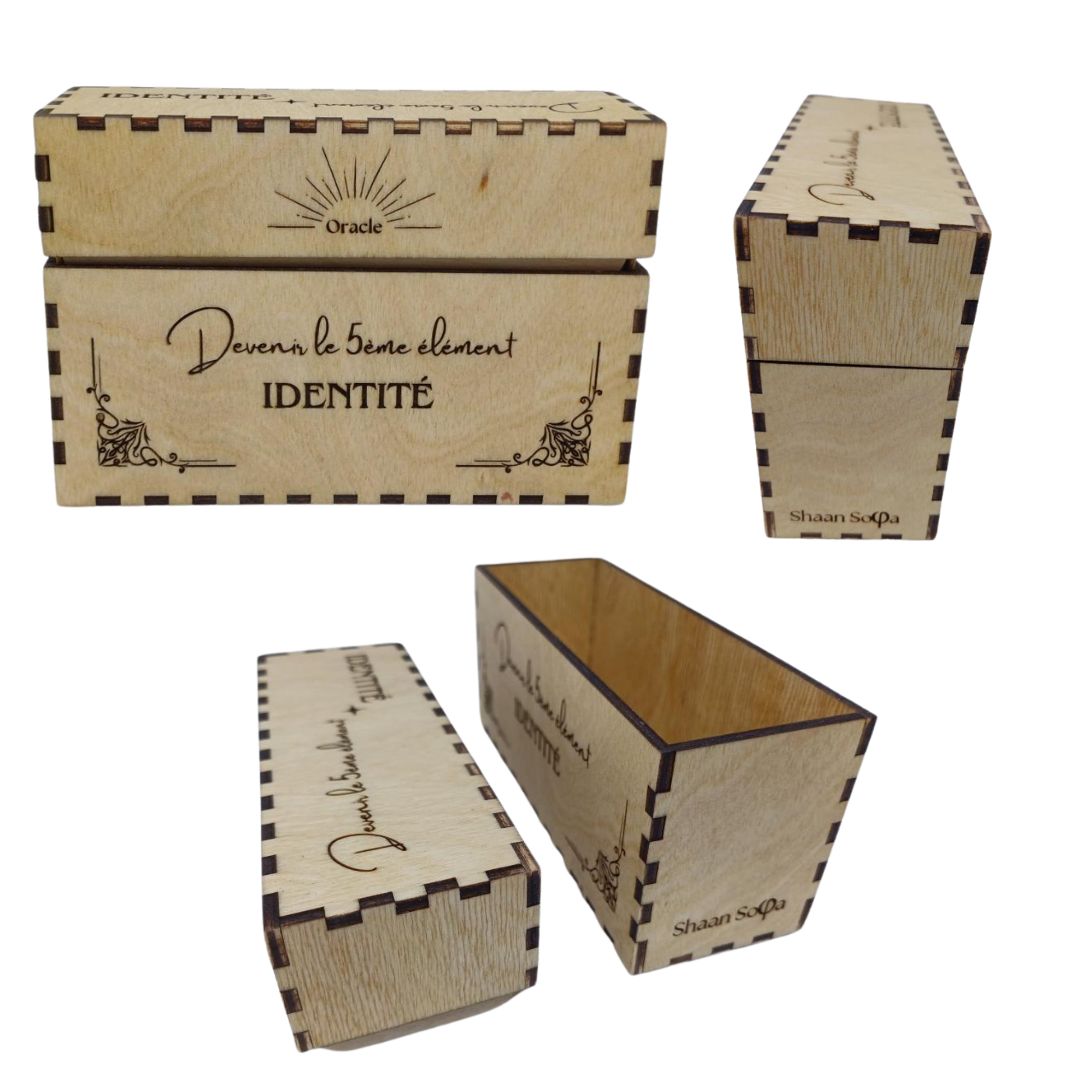 L'oracle IDENTITE, avec sa boite en bois
