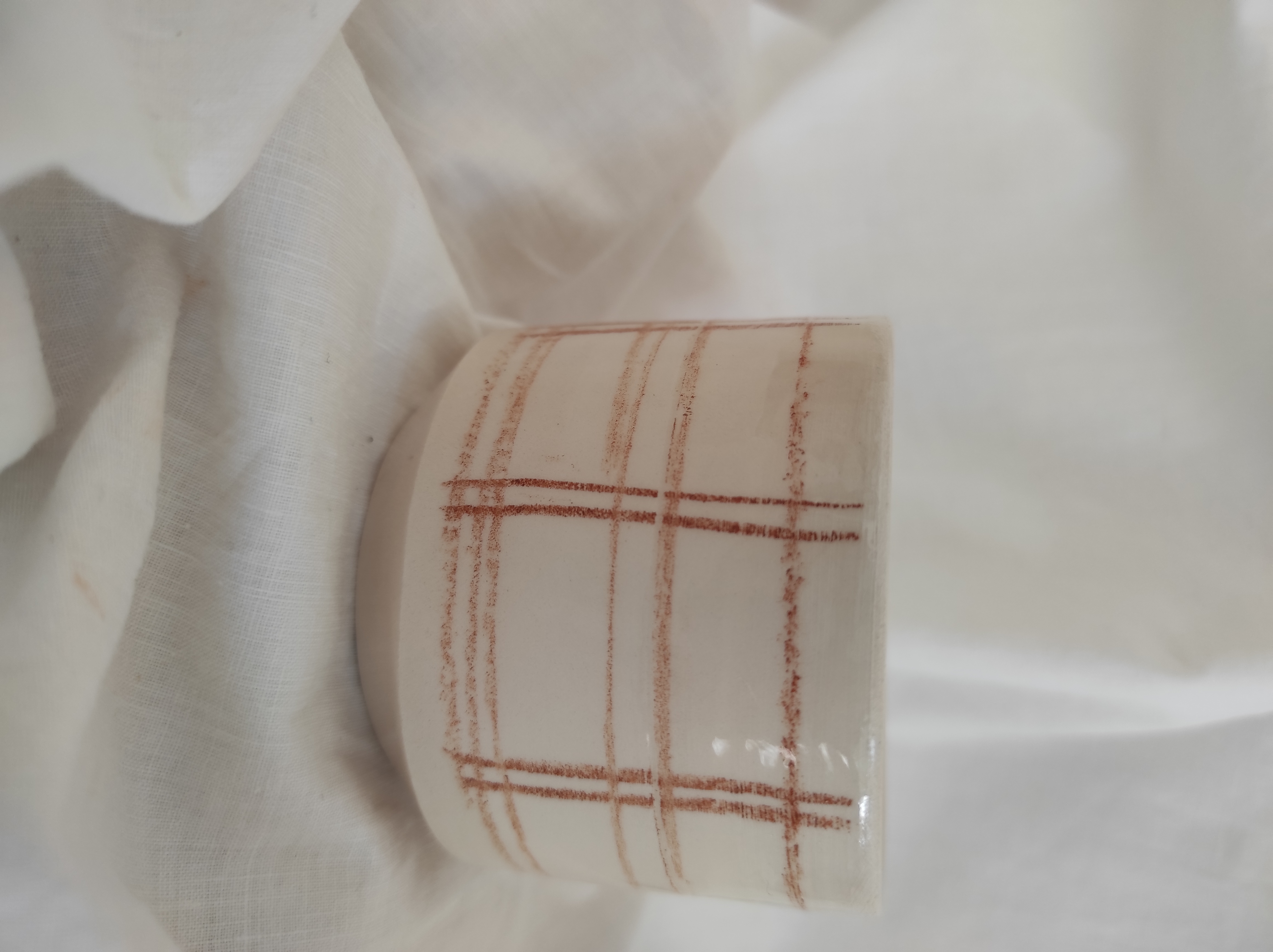 Tasse expresso quadrillée