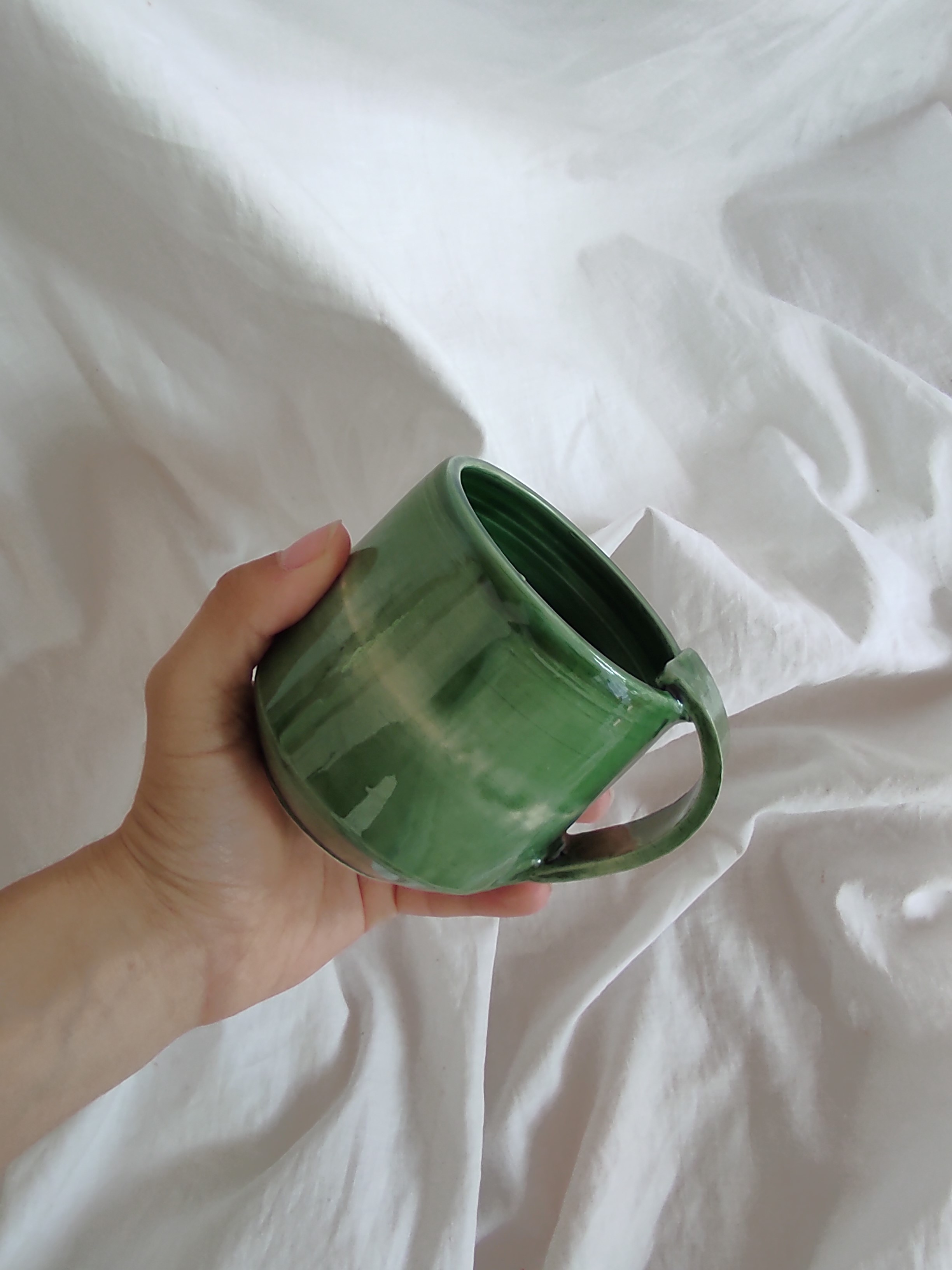 Tasse à anse plate