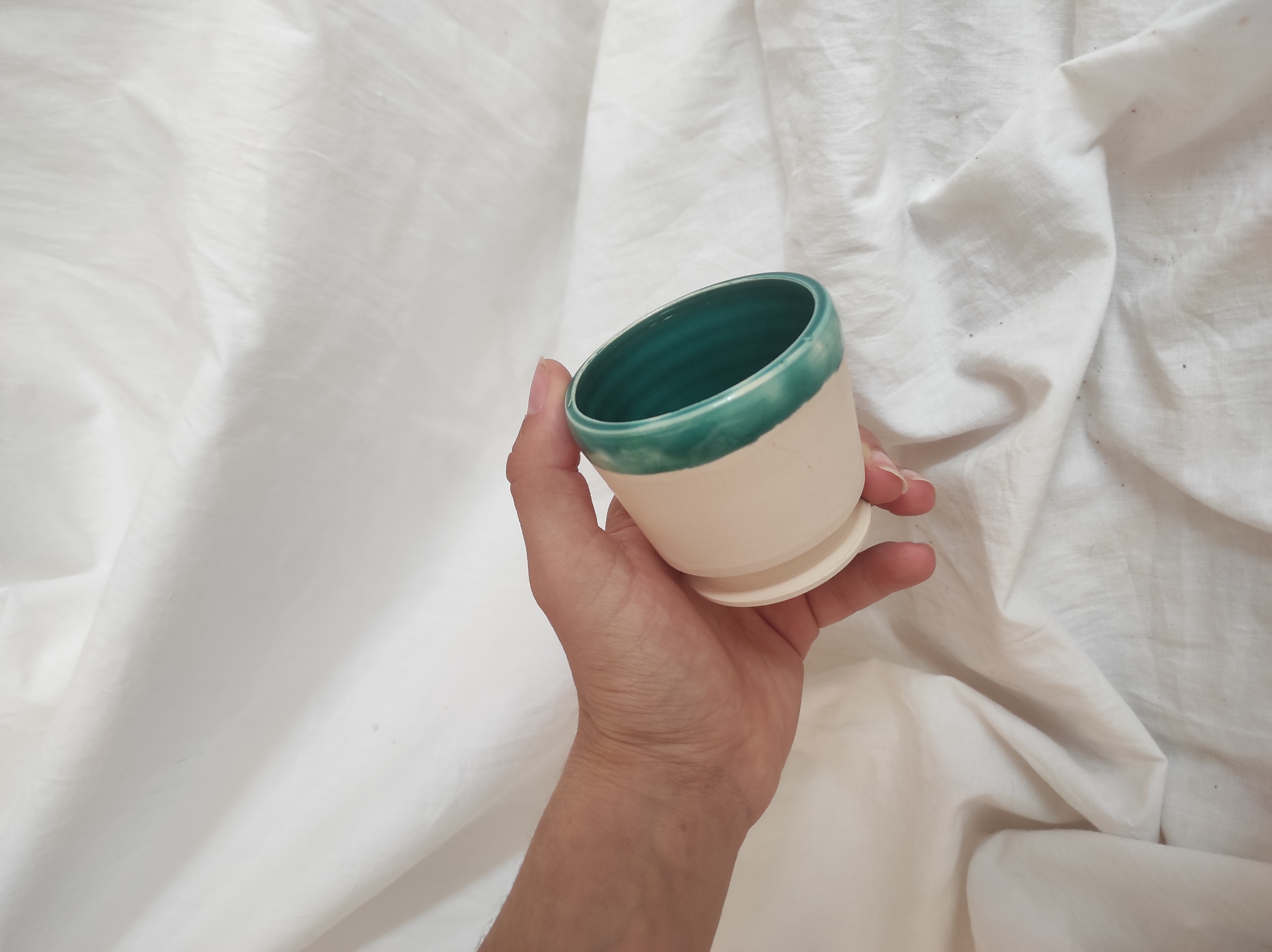 Tasse expresso prise doigt
