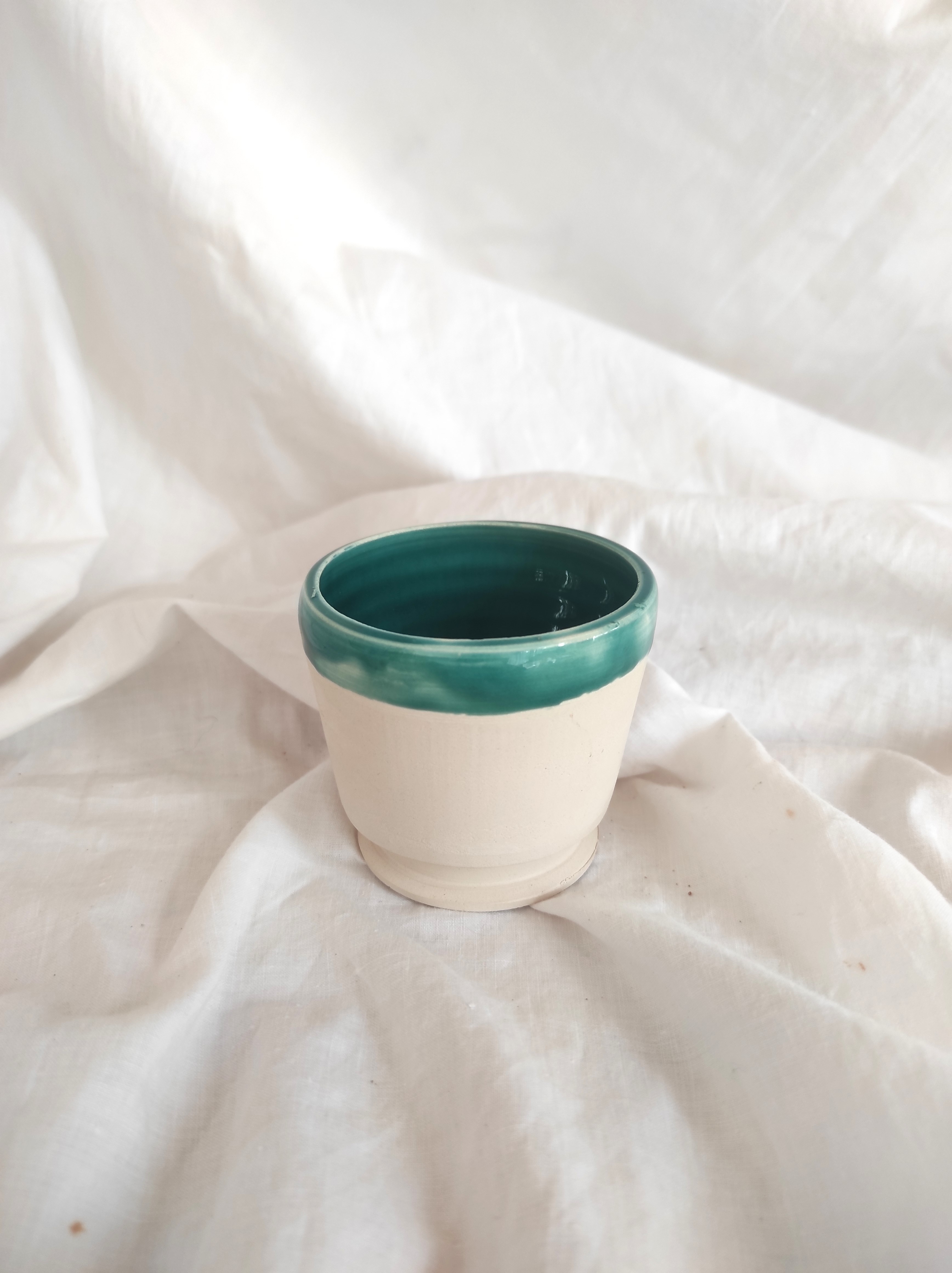 Tasse expresso prise doigt