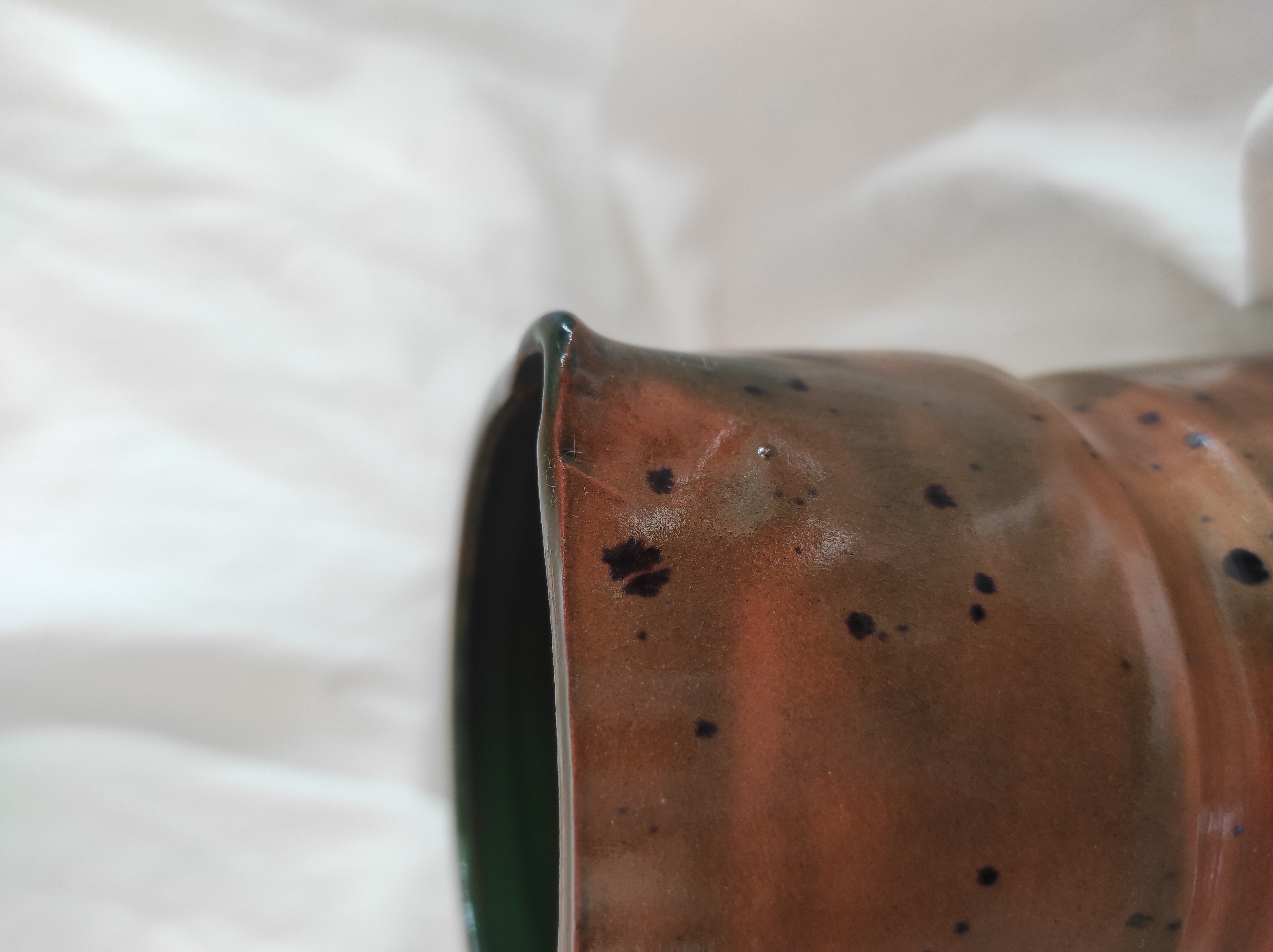 Petit pichet moucheté