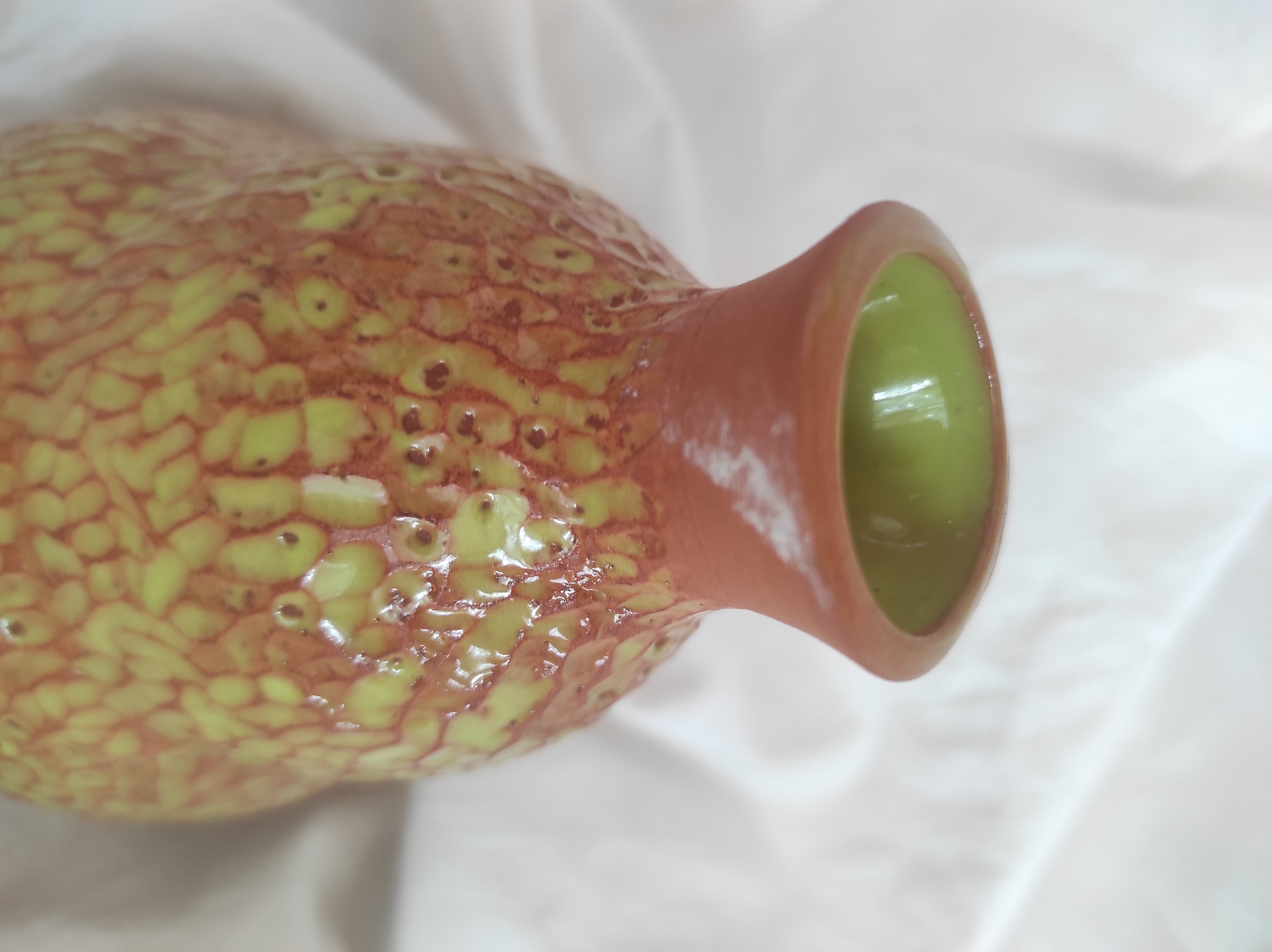 Vase vert texturé