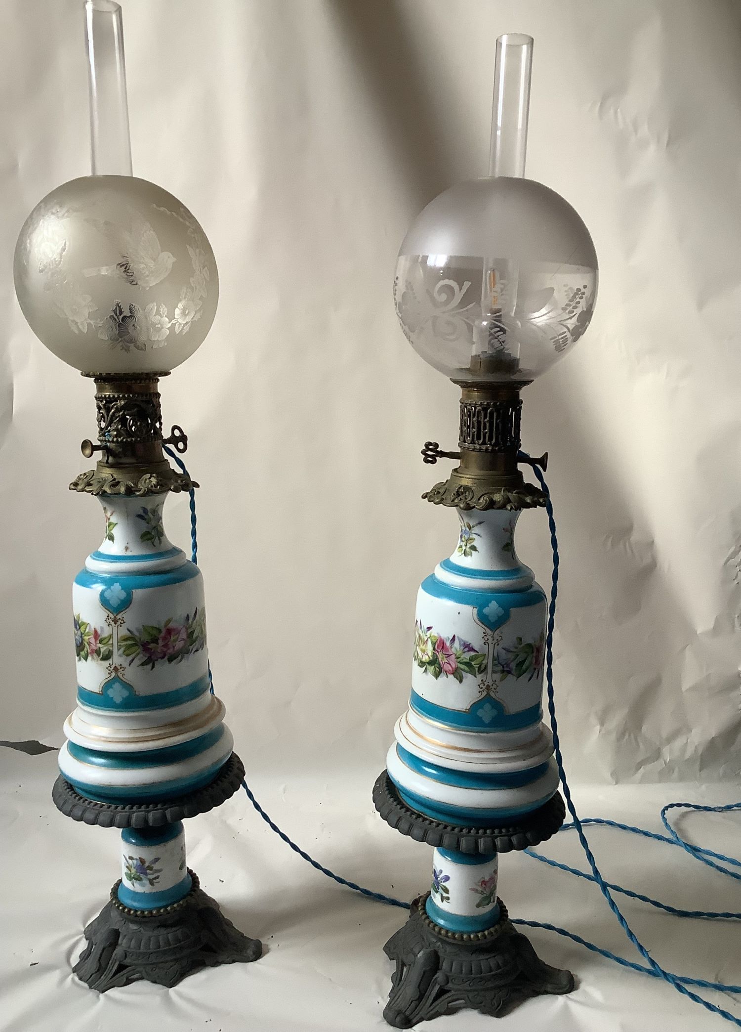 Paire de lampes Napoléon III. Avec piédestal. Electrifiées.