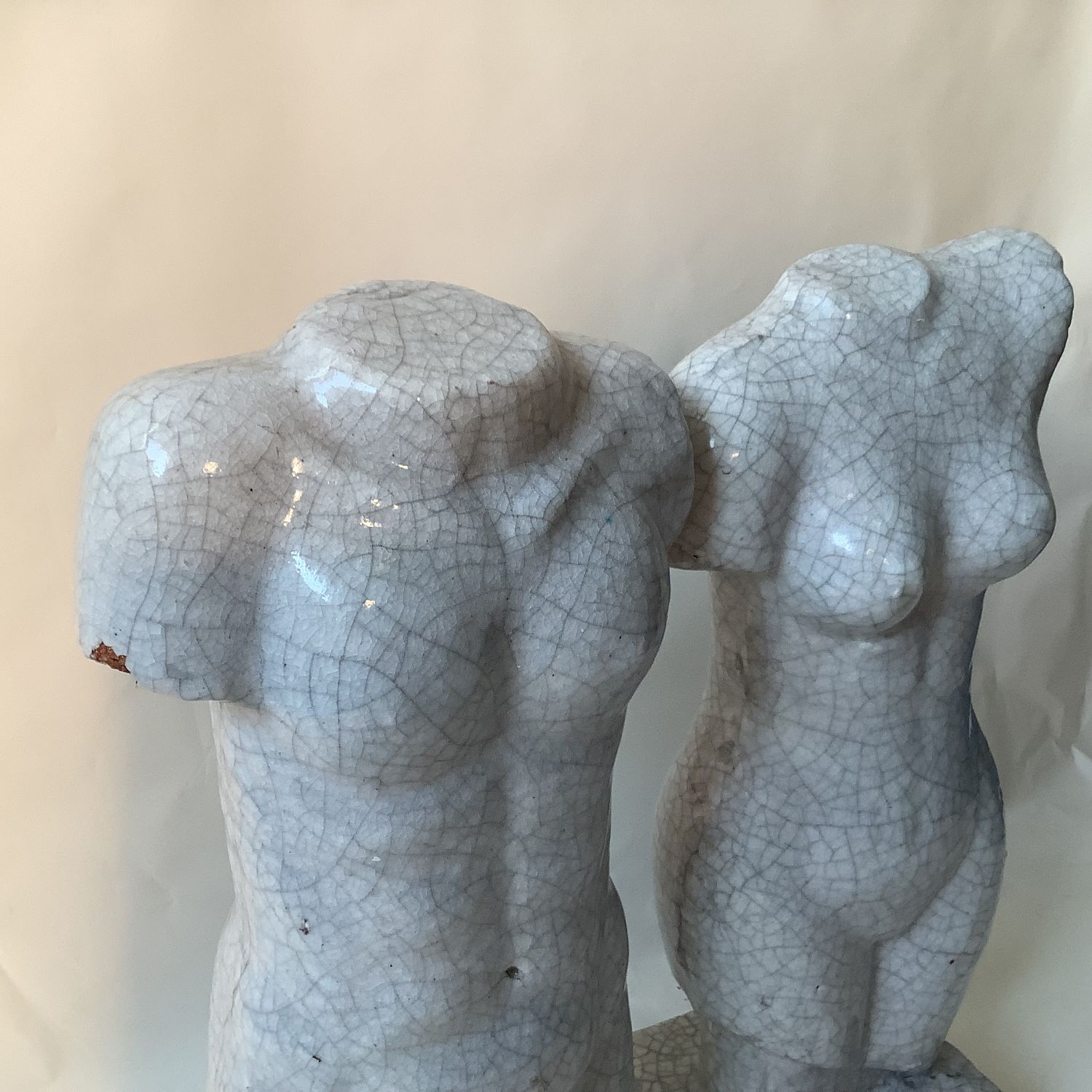 Couple en céramique craquelée, début XXème.
