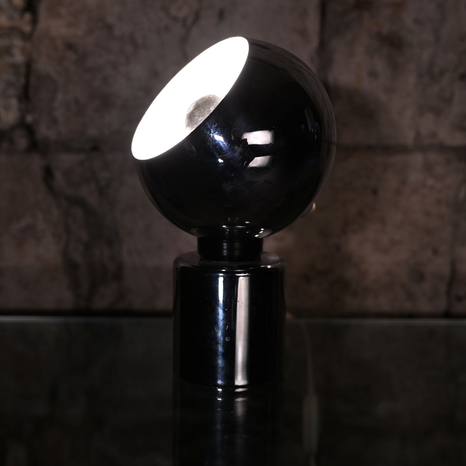 Goffredo Reggiani et la lampe Eyeball : l’œil du design vous regarde.