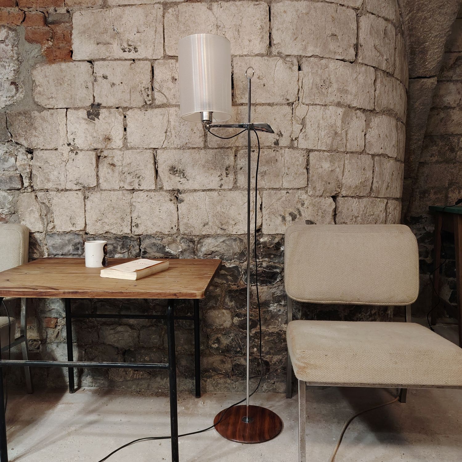 Lampadaire inox & teck. Joan Augé pour Taller Uno, modèle Kay M, années 90.Espagne. 