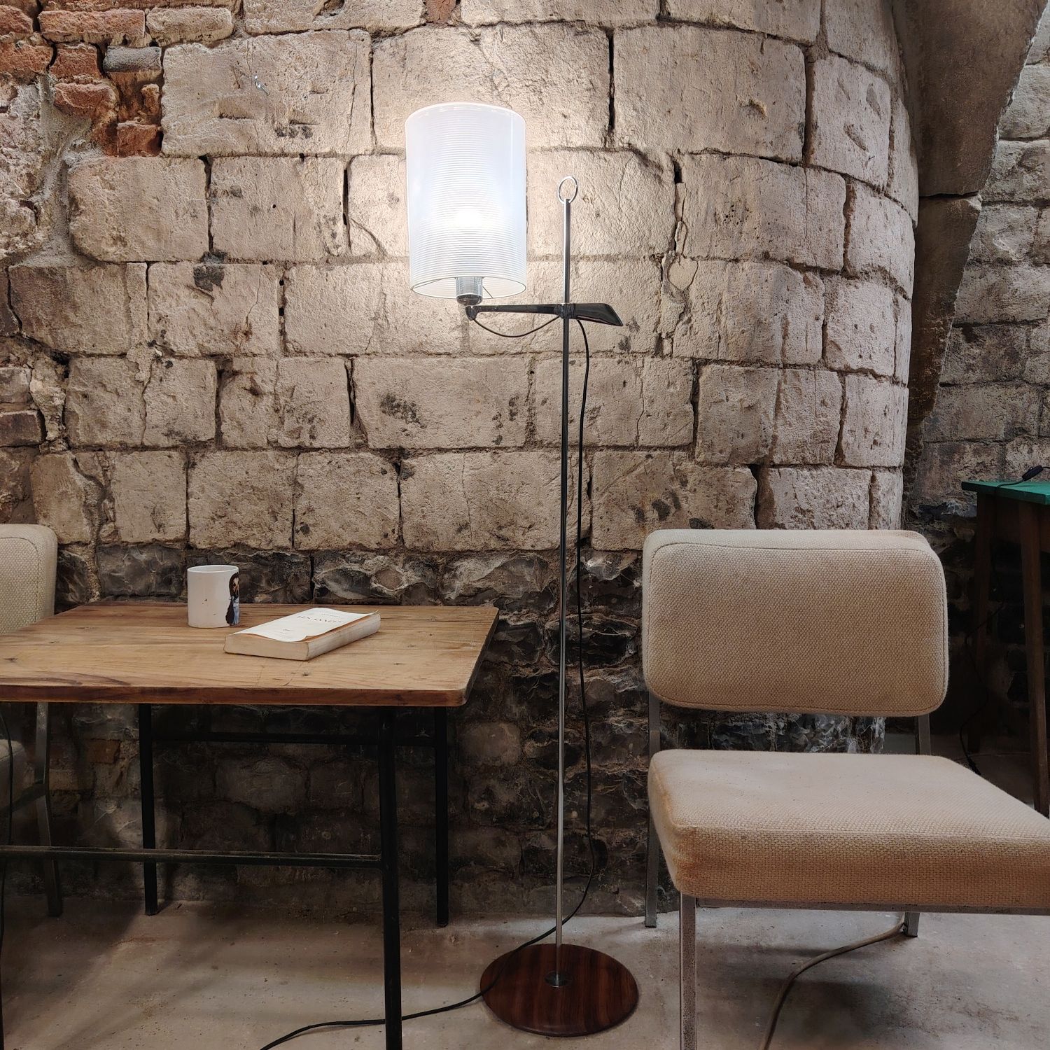 Lampadaire inox & teck. Joan Augé pour Taller Uno, modèle Kay M, années 90.Espagne. 