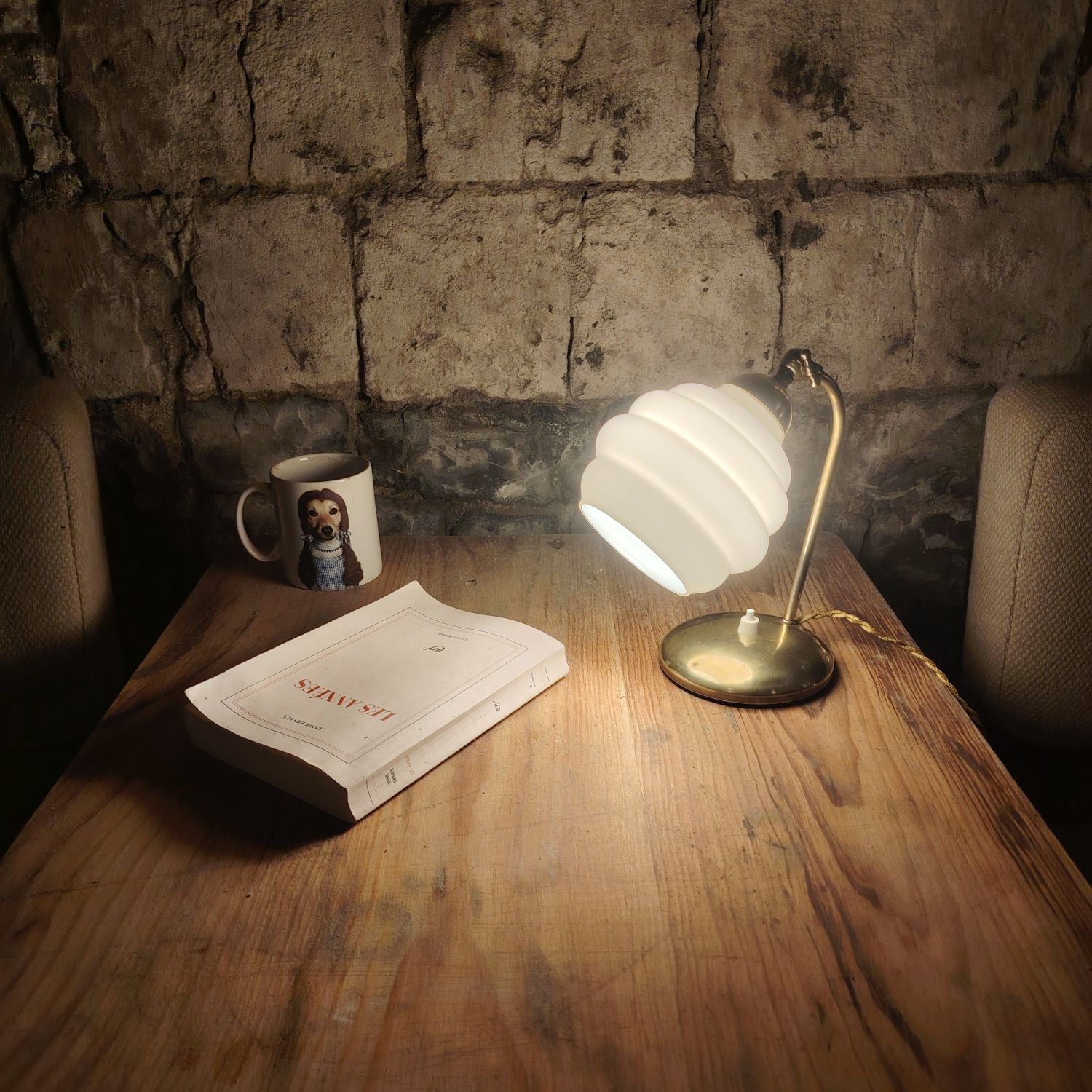 Petite lampe en opaline et laiton doré