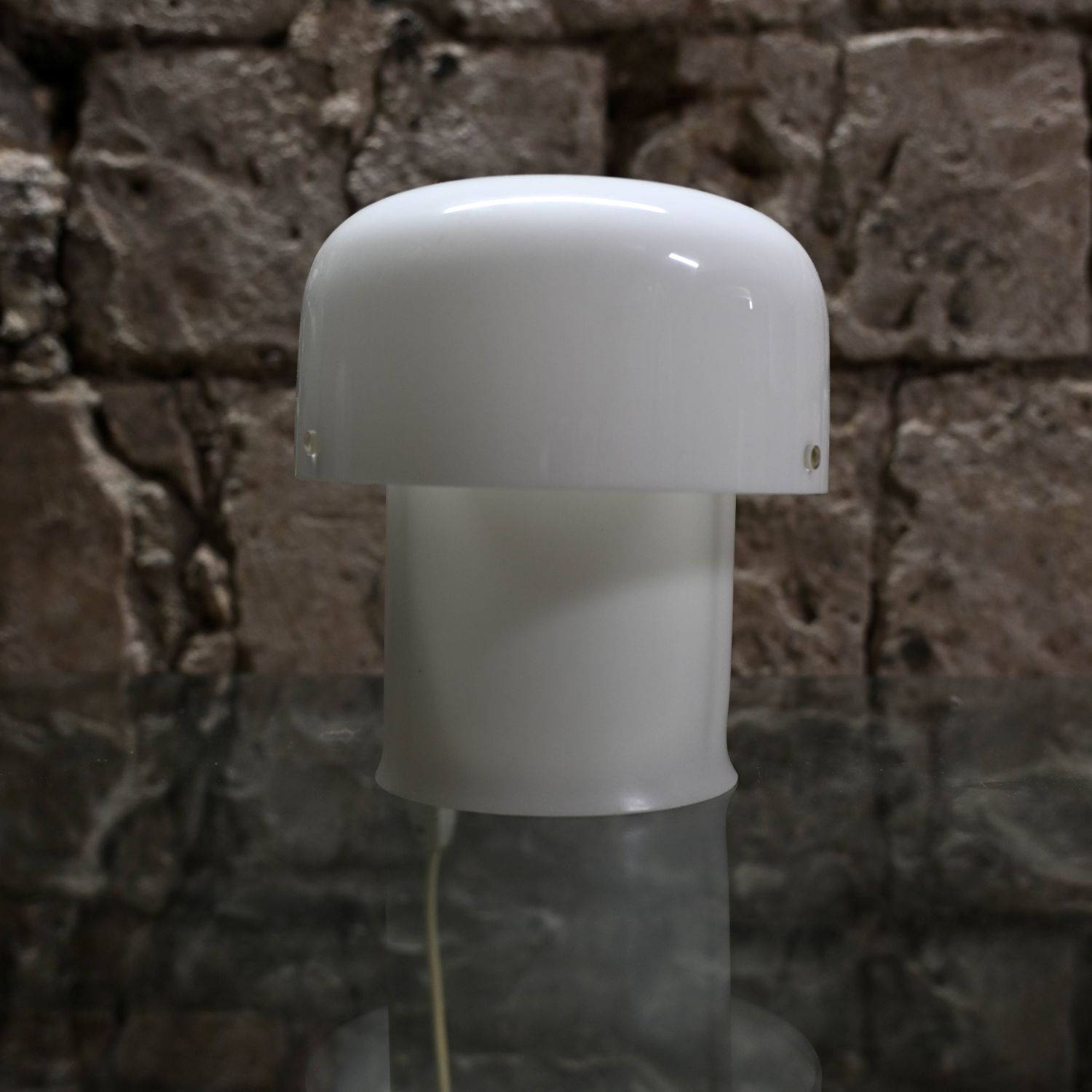 Lampe à poser " mushroom " attribuée à Harvey Guzzini. Italie, circa 1970.