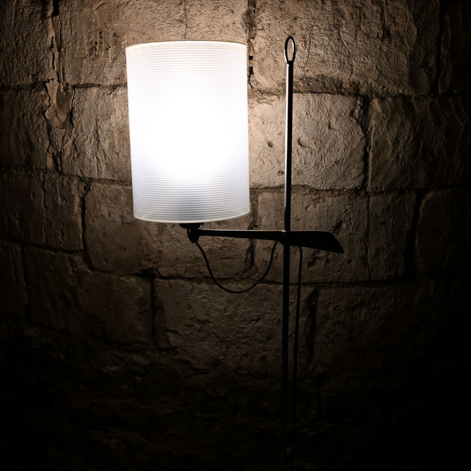 Lampadaire inox & teck. Espagne. (probablement) années 70.