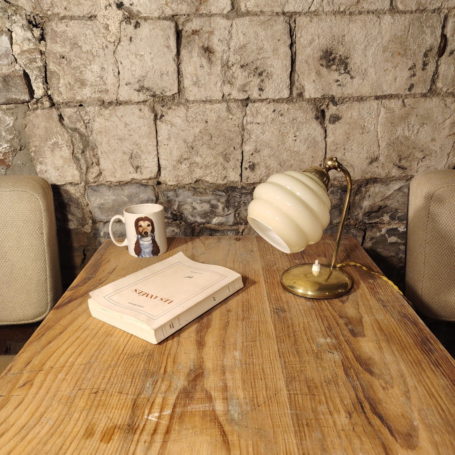 Petite lampe en opaline et laiton doré