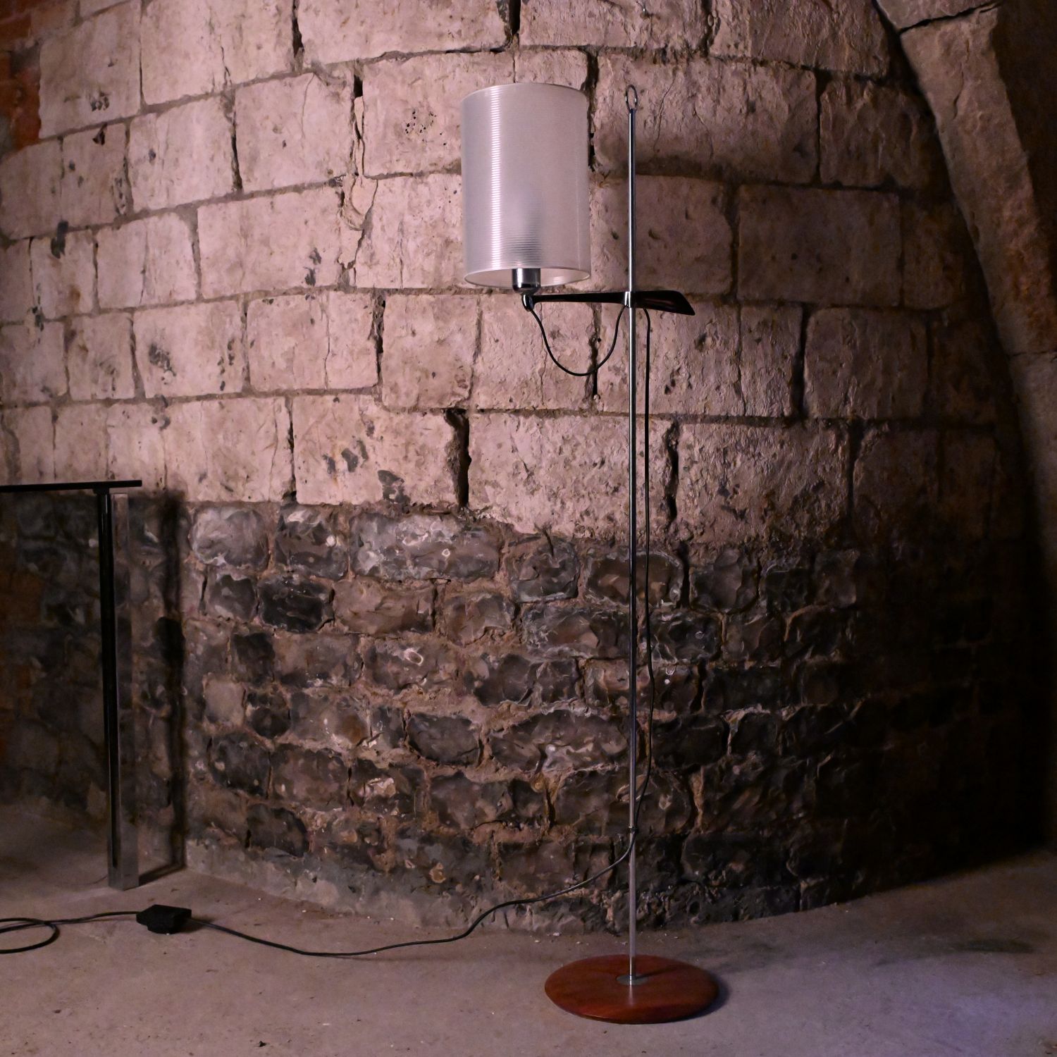 Lampadaire inox & teck. Espagne. (probablement) années 70.