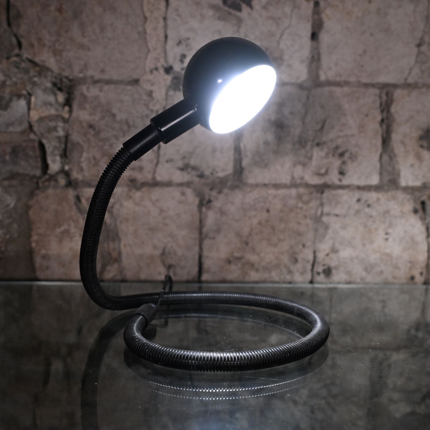 Lampe à poser ou de bureau “Hebi” Isao Hosoe pour Valenti. Italie. 1970.