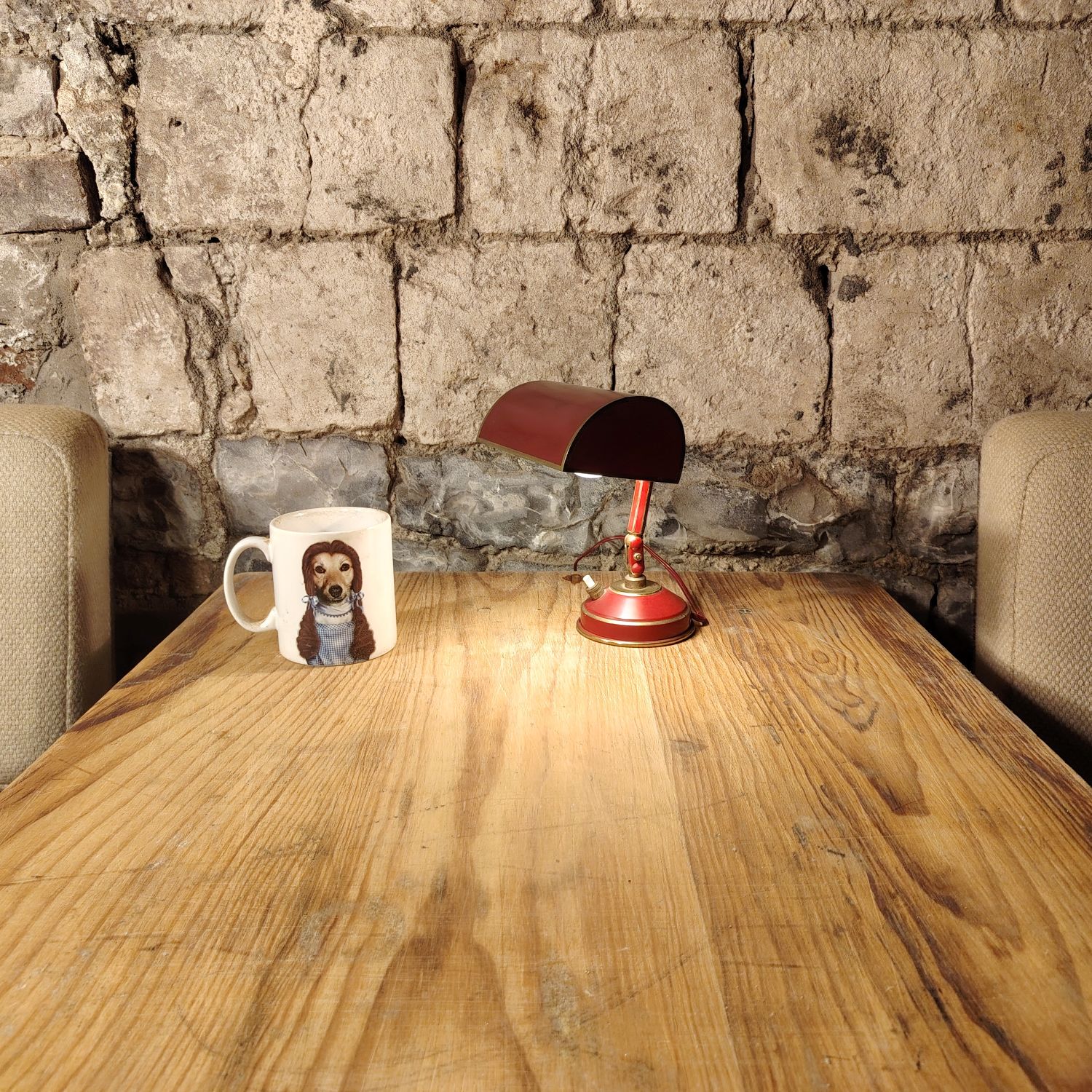 Petite lampe articulée laiton rouge et doré – circa 1950