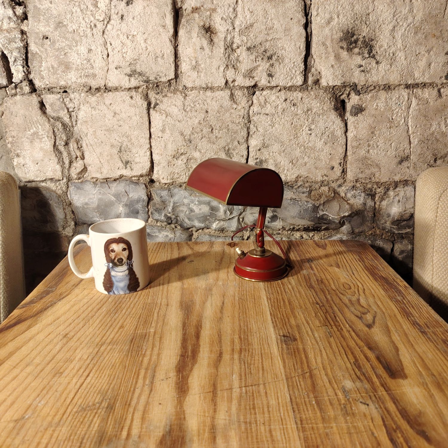 Petite lampe articulée laiton rouge et doré – circa 1950