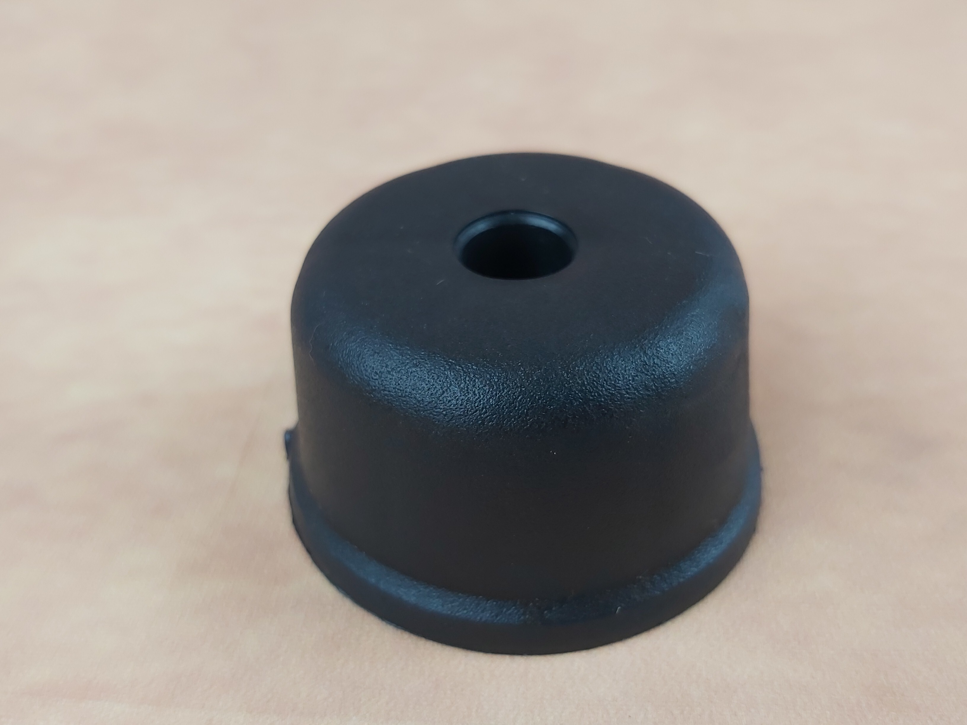 Baldinė kojelė su skyle varžtui / 30mm aukščio