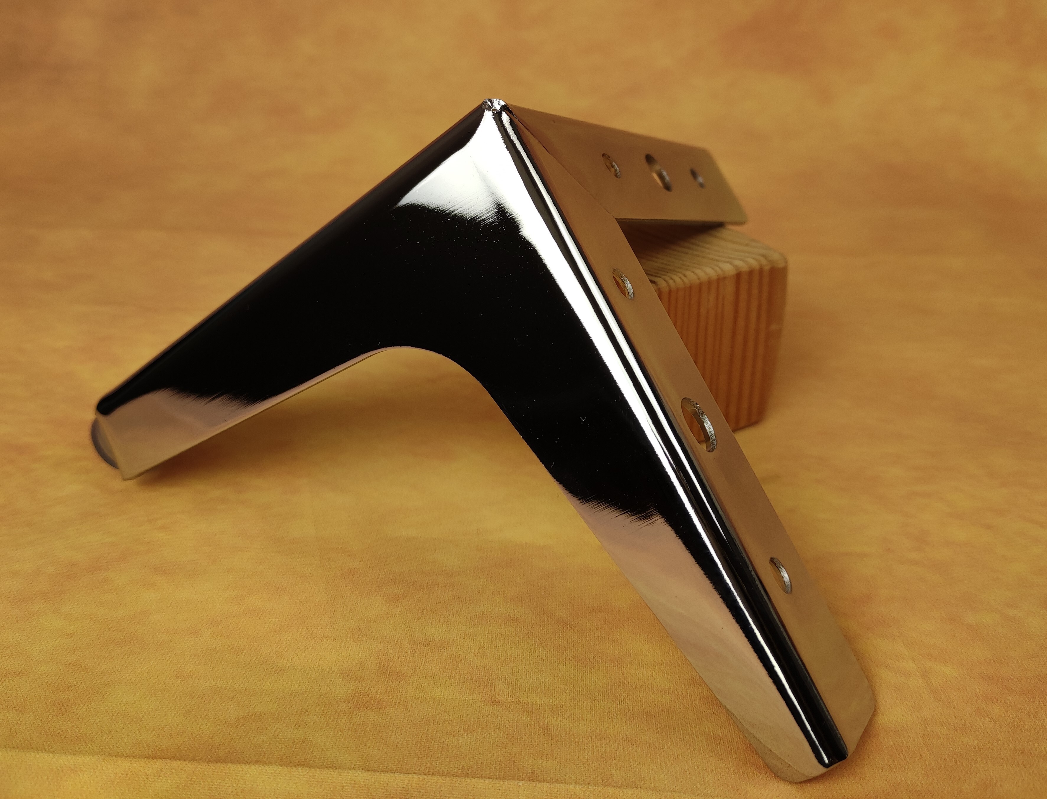 Baldinė metalinė kojelė 100mm aukščio