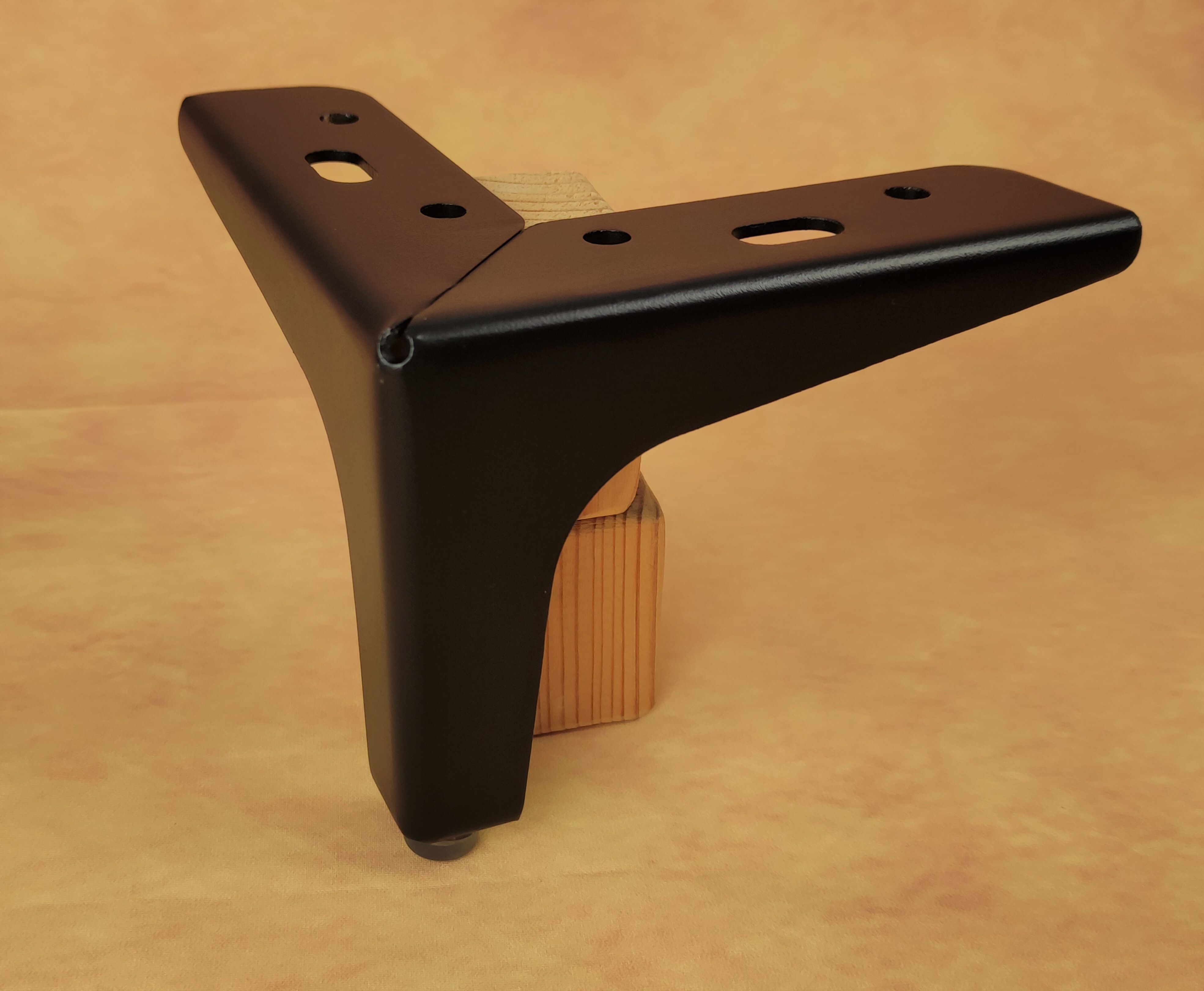 Baldinė metalinė kojelė 135mm aukščio