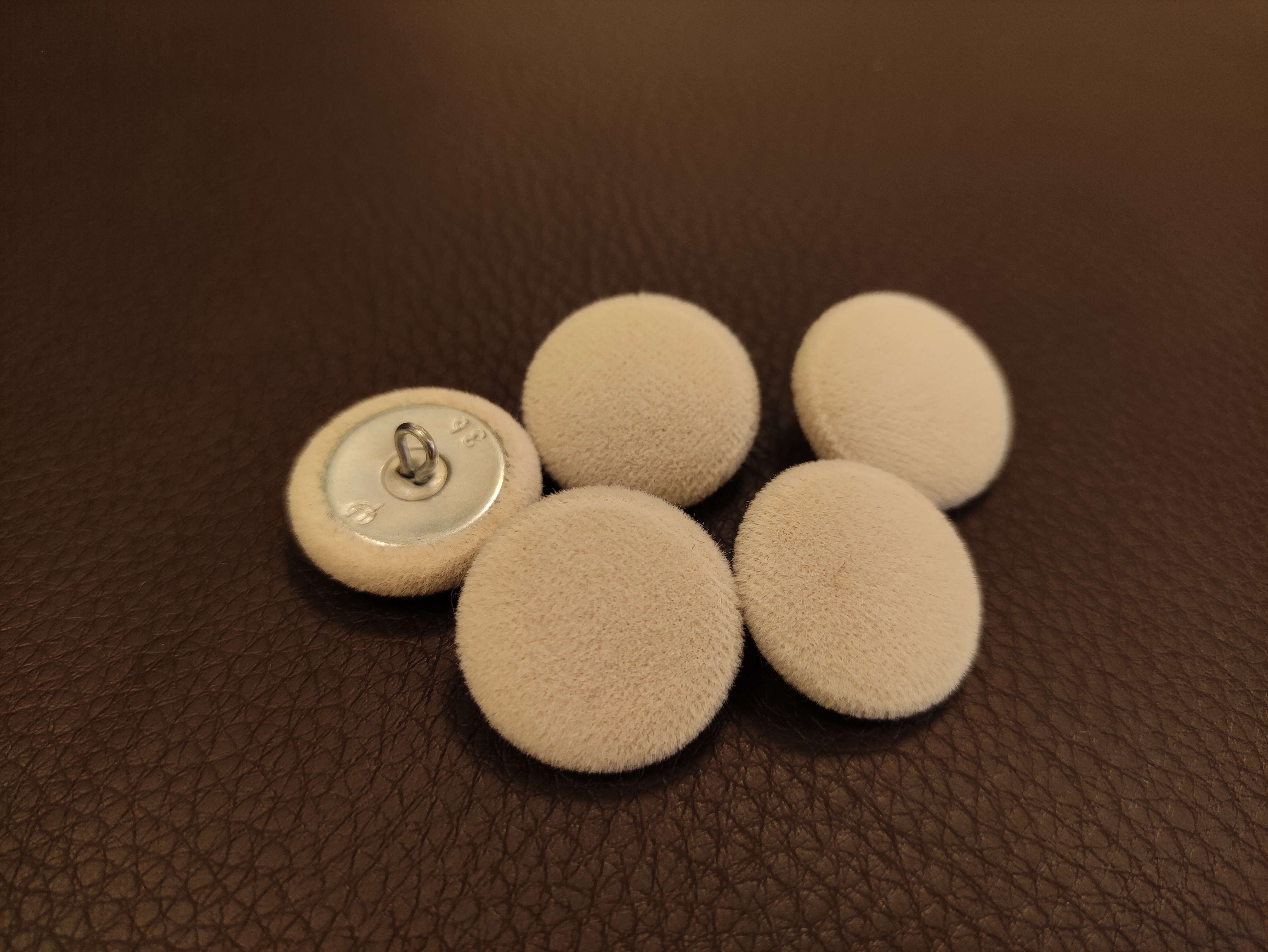 Baldiniu audiniu aptrauktos sagos '' Velvet '' Nr.6