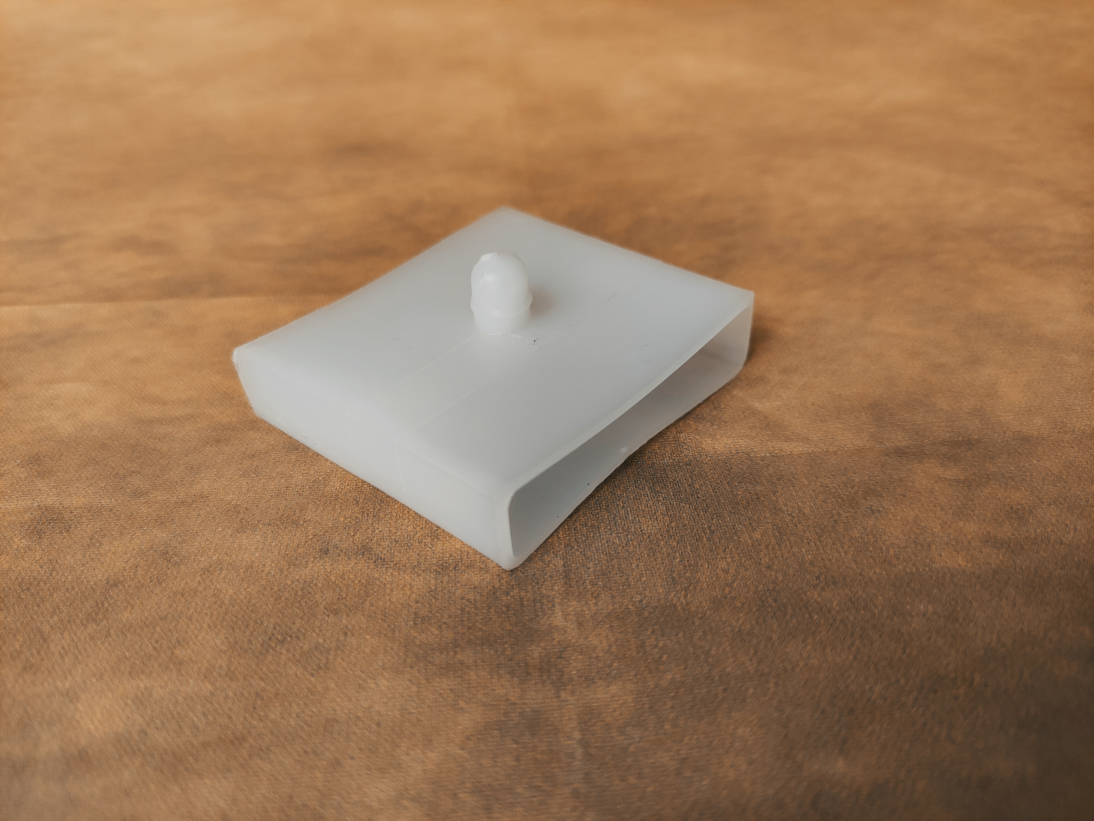 Lovos grotelės laikiklis centrinis sujungimas