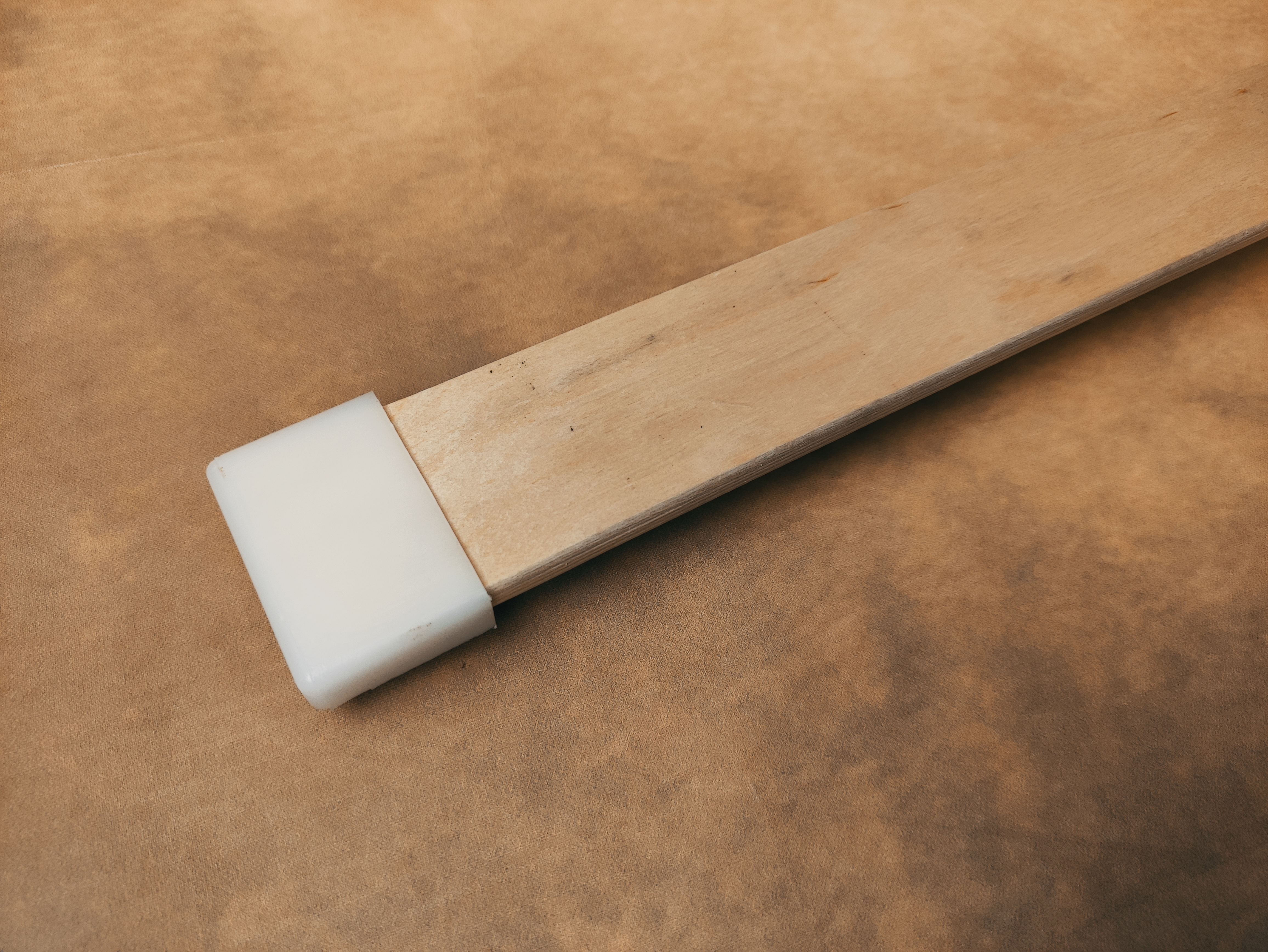 Lovos grotelės laikiklis šoninis